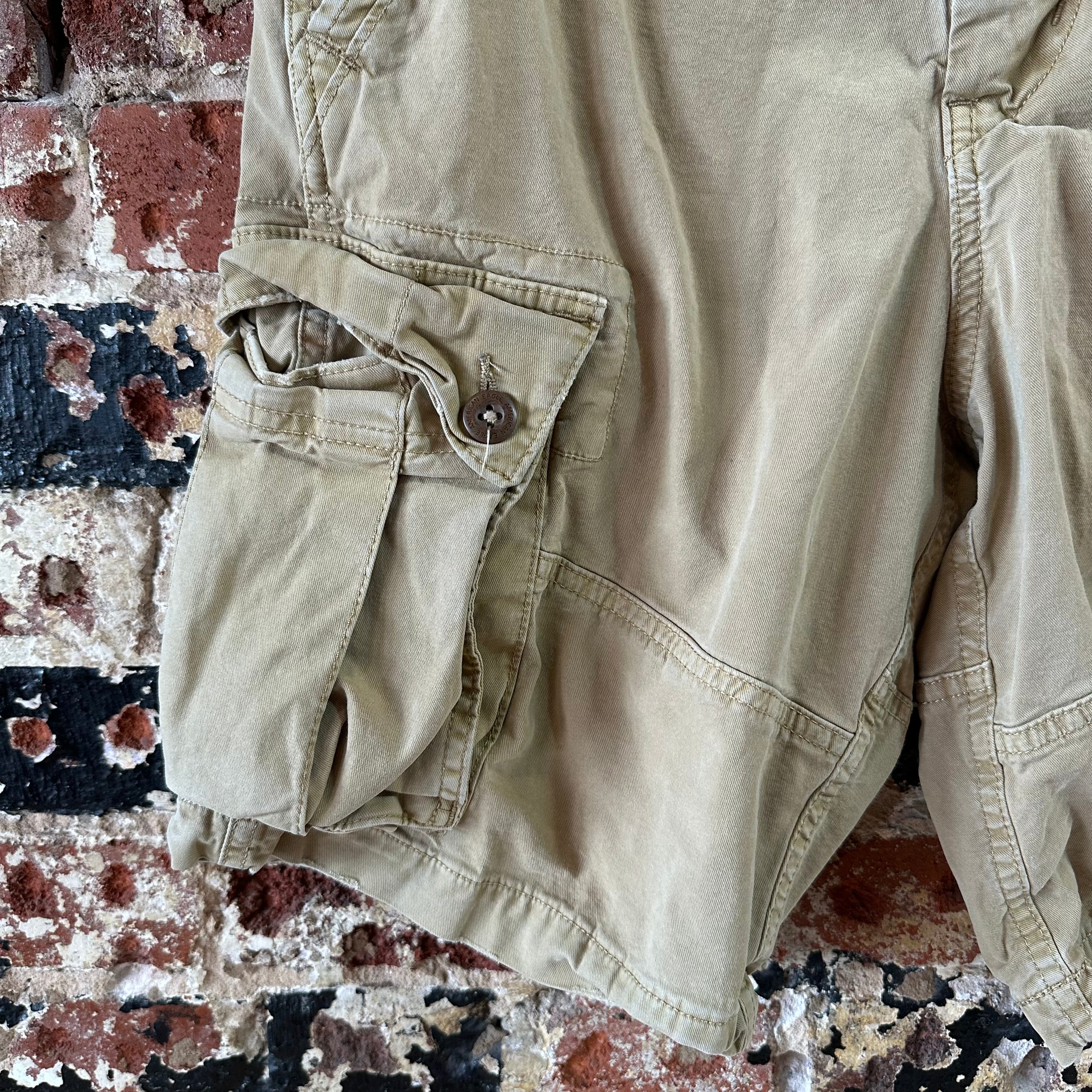 American Eagle Outfitters Classic Cargo Shorts Mens 31 Tan 9.5" inseam