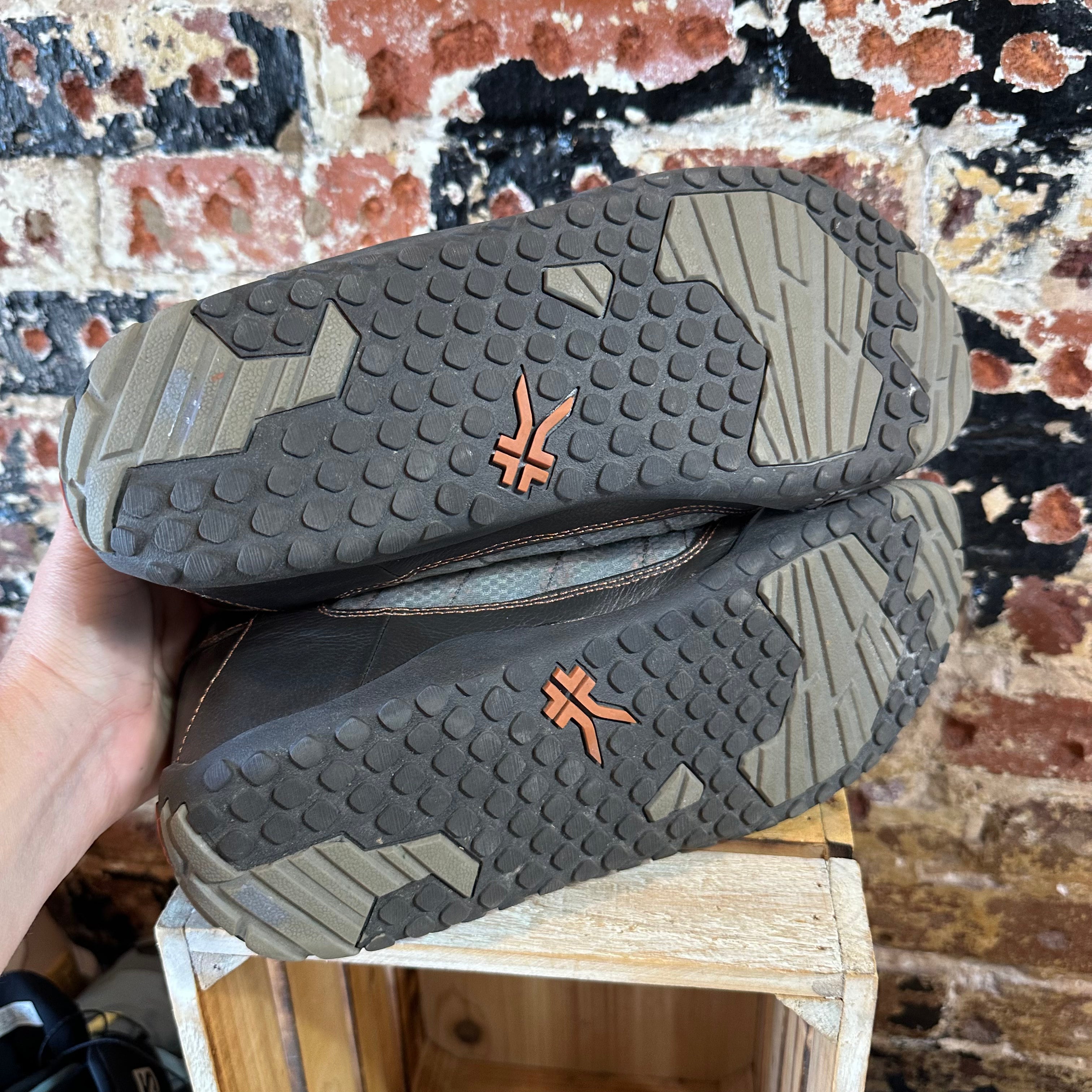 Kuru Mens 12 Shoes