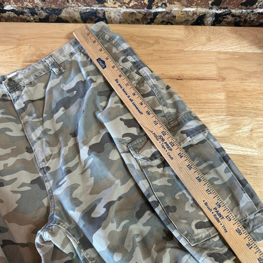 Faded Glory Camo Cargo Shorts Mens 40