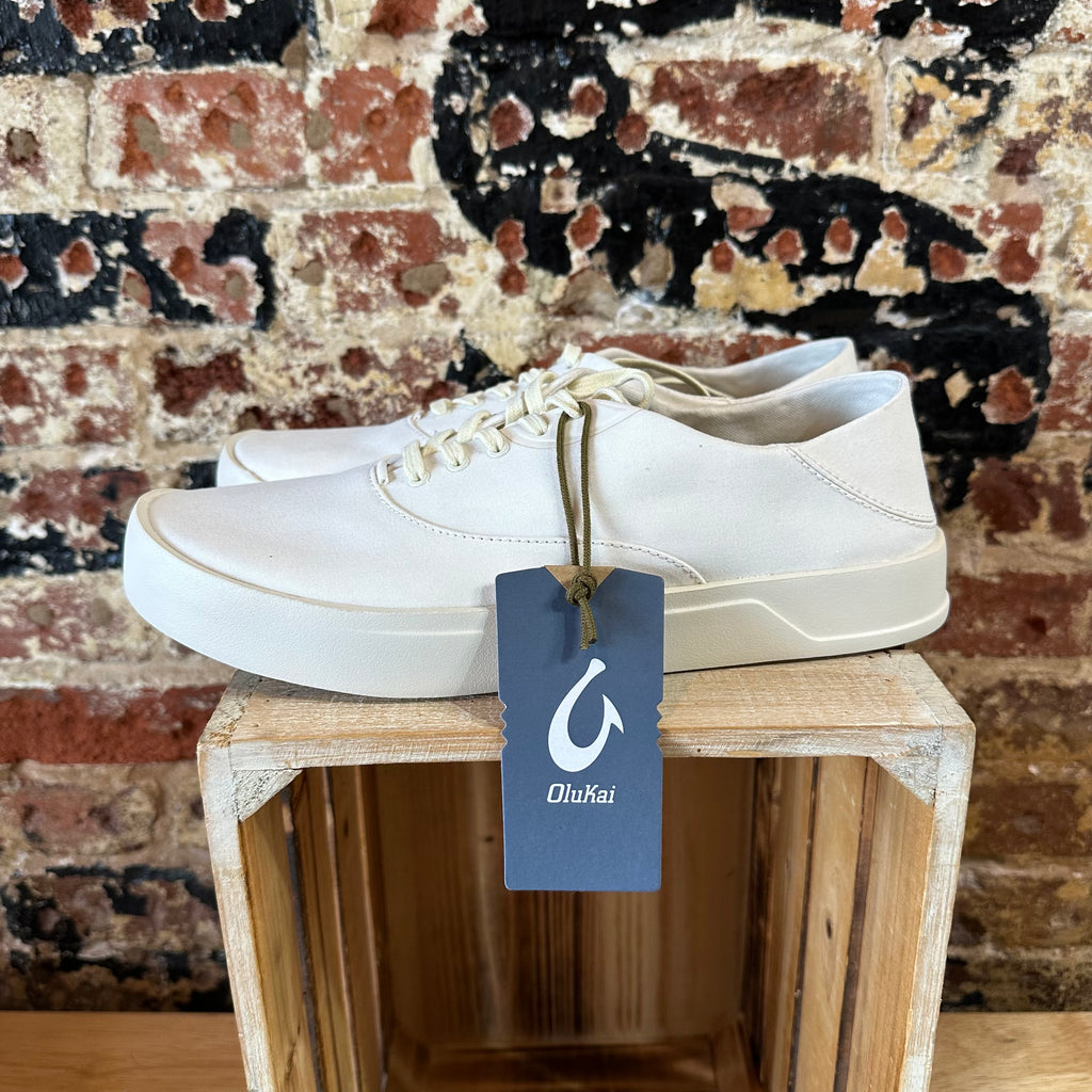 Oluaki Tradewinds Mens 10 White Shoes NEW