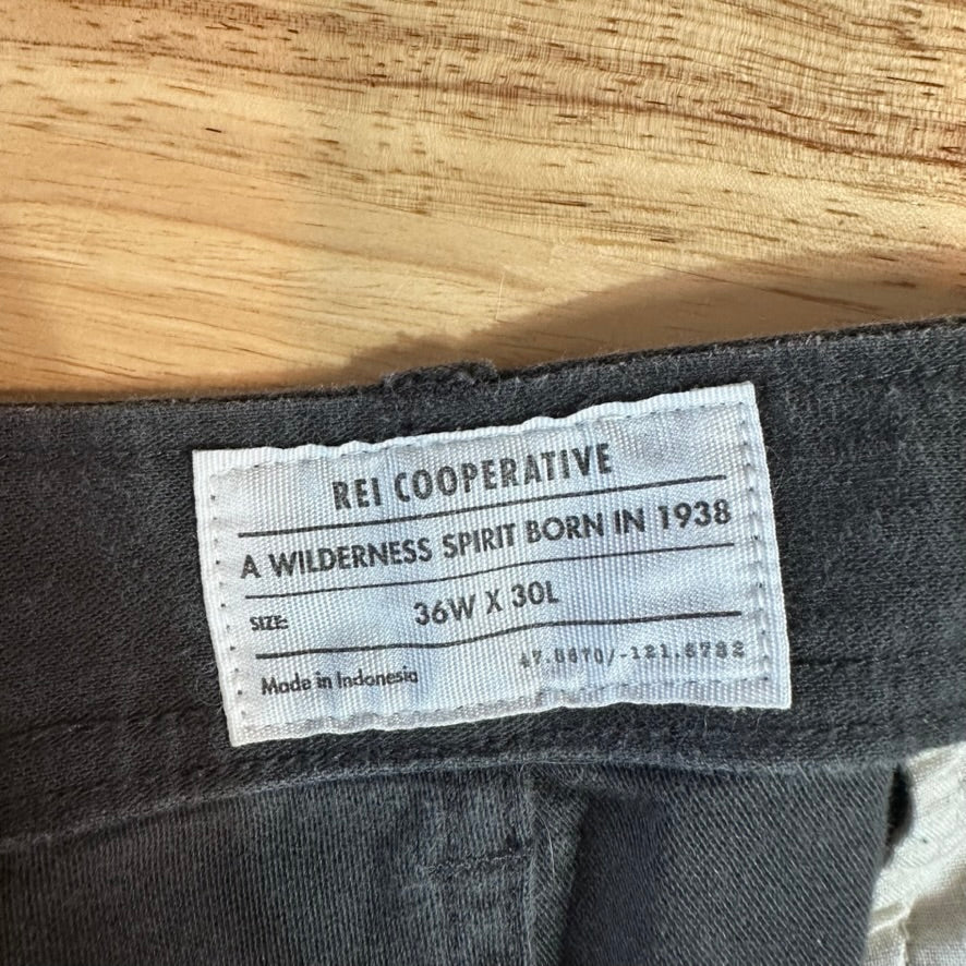 REI Mens 36x30 Gray Pants