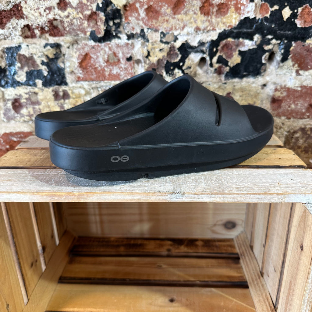 Oofos Mens 8 Womens 10 Black Sandals