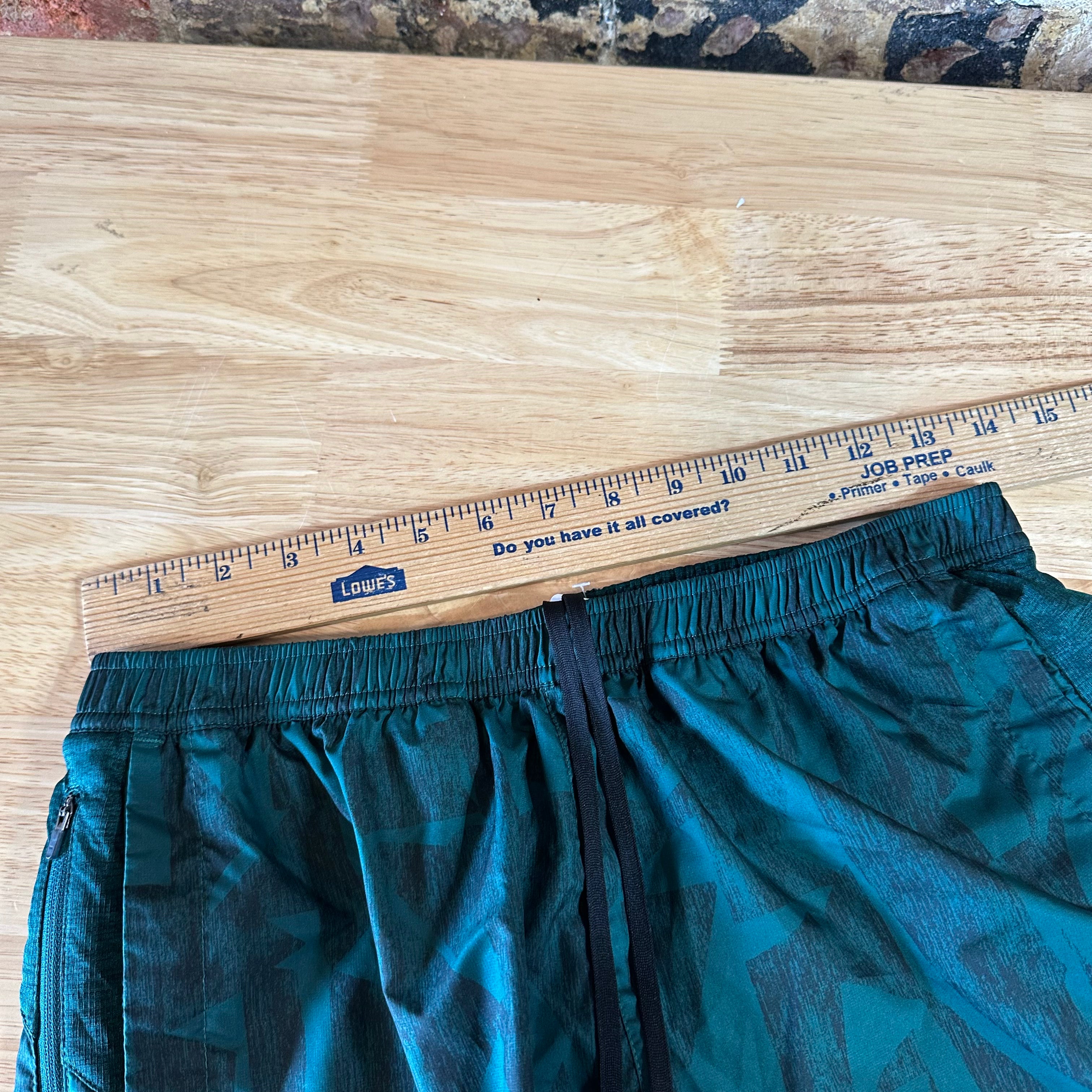 North Face Mens Medium Shorts