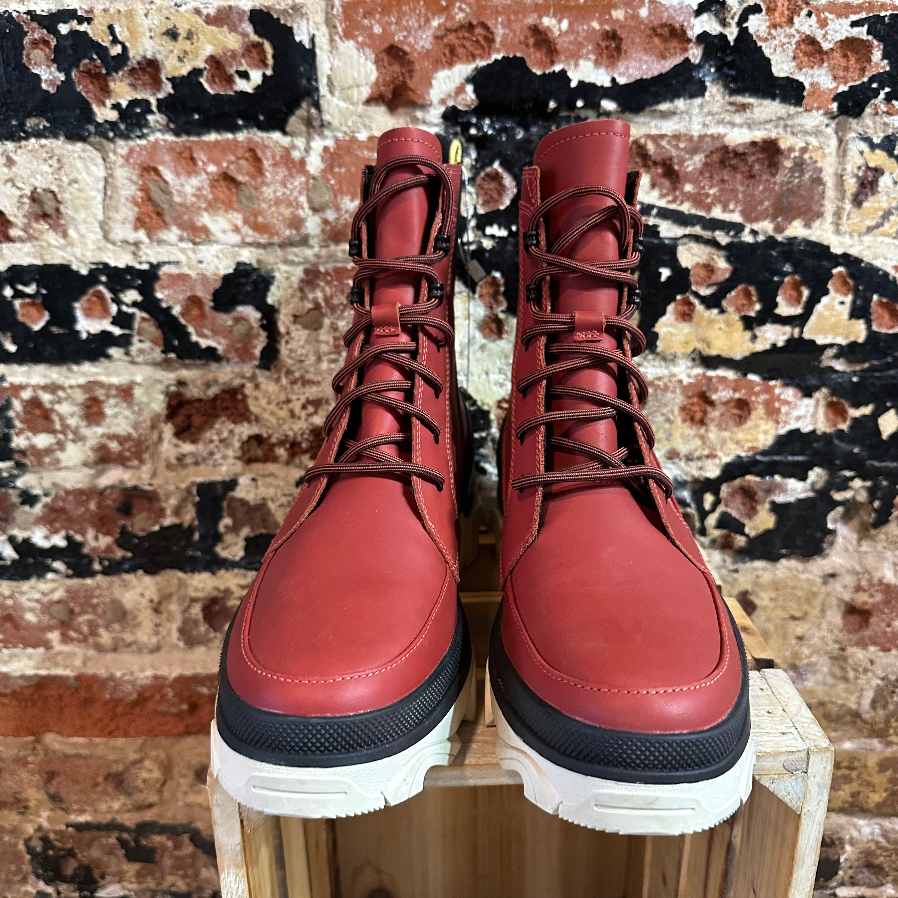 Sorel Red Boots Woman's 9