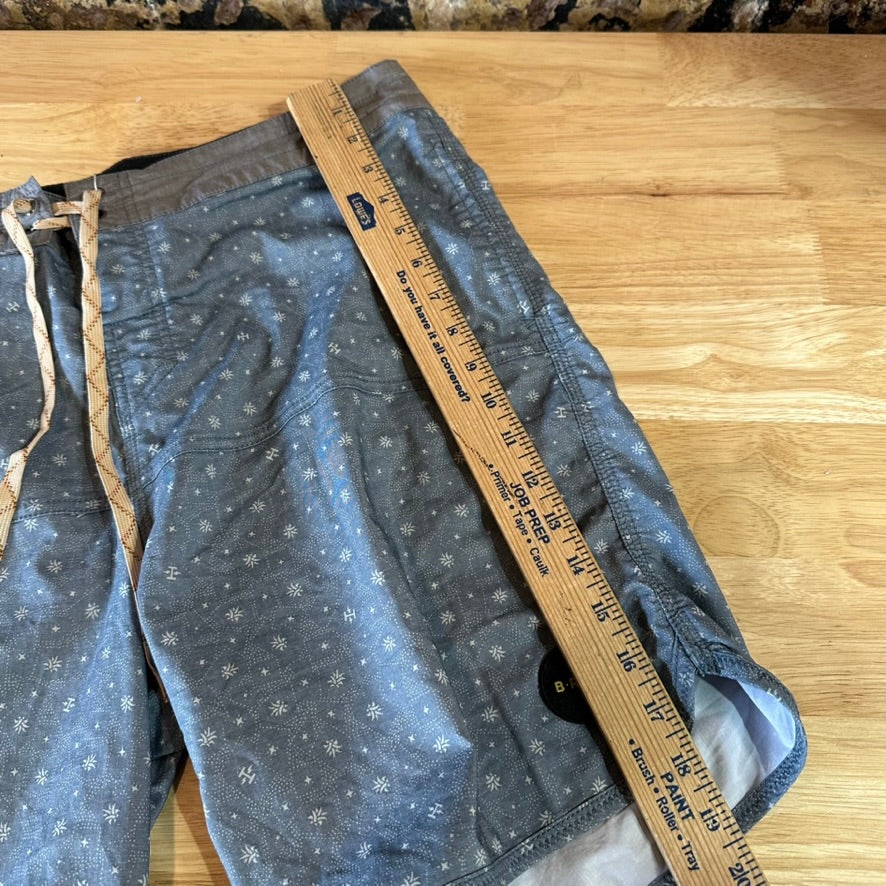 Howler Board Shorts Mens 34