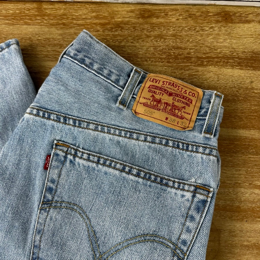Levis 505 Jeans Mens 38x32 Regular Zip fly (measures 37x30) Blue denim Levi's