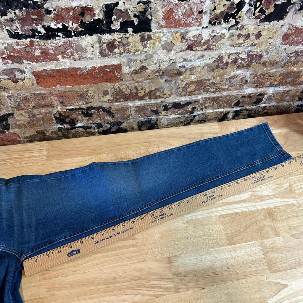 Carhartt Womens 2 Short Jeans NEW