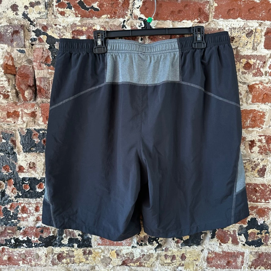 The North Face Shorts Men's Size XL Black 37x9" Casual Gym