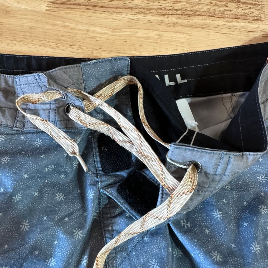 Howler Board Shorts Mens 34