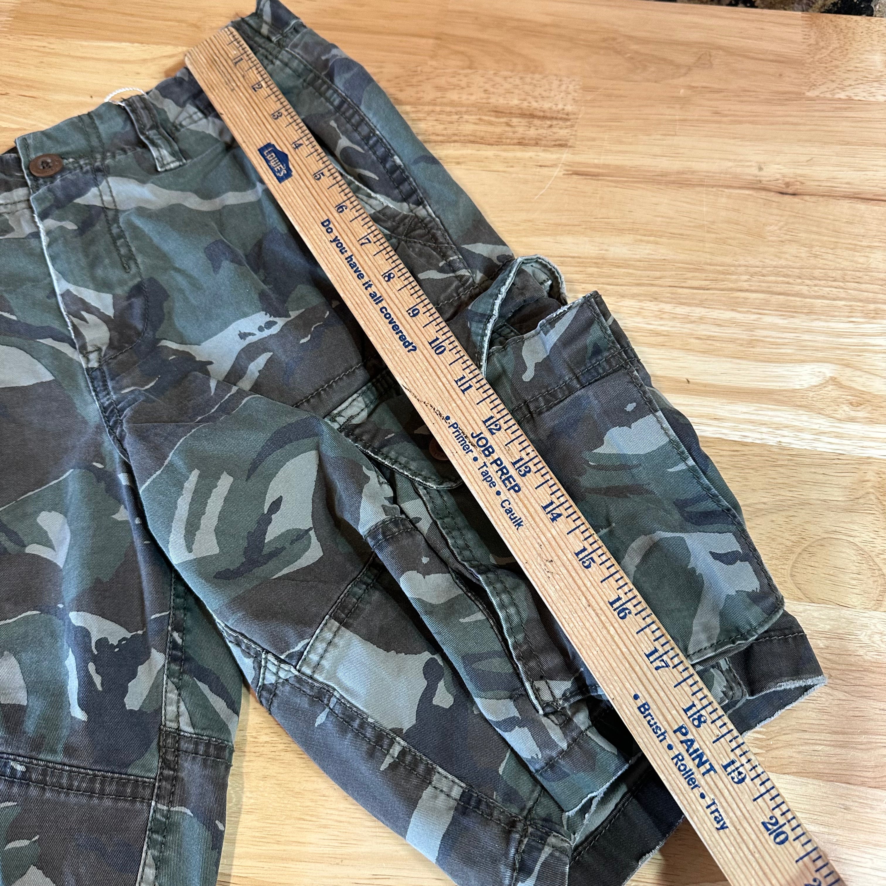 American Eagle Shorts Boys 26 Cargo Camo