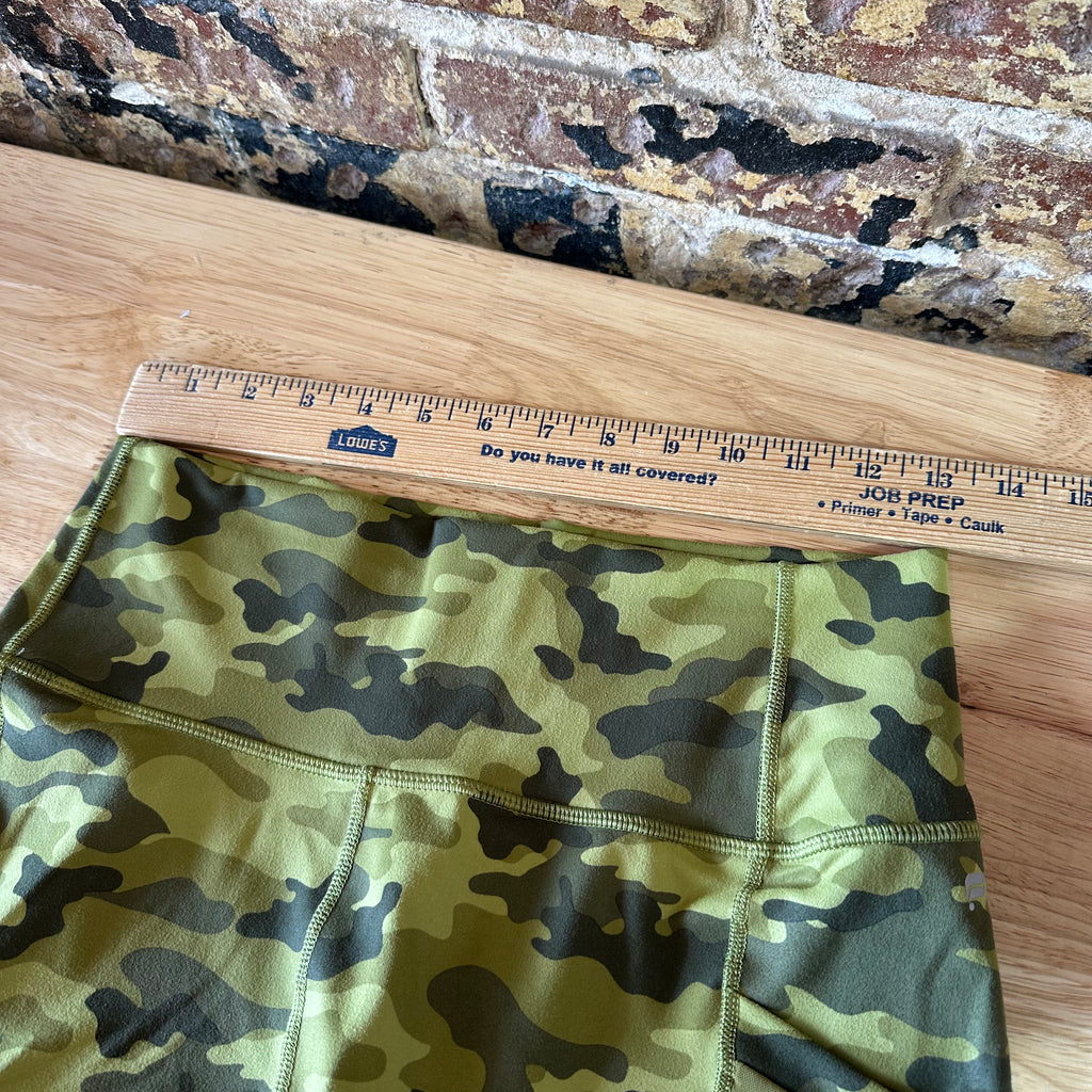 Fabletics Green Camo Powerhold Athletic Biker Shorts Womens Medium