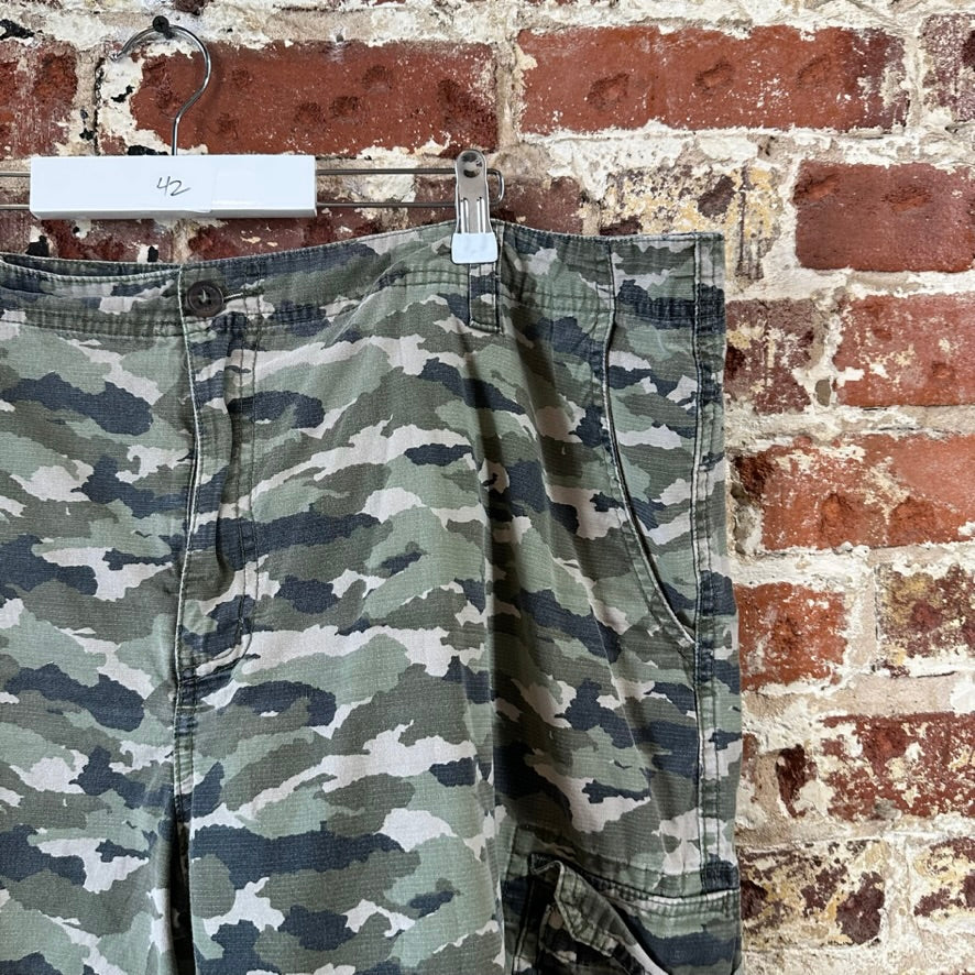 Magellan Camo Shorts Mens 42