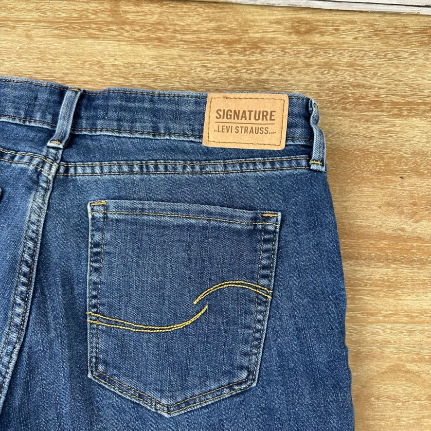 Levi's Cut Off Denim Blue Jean Shorts Womens 8/29 Distressed - 31x8"