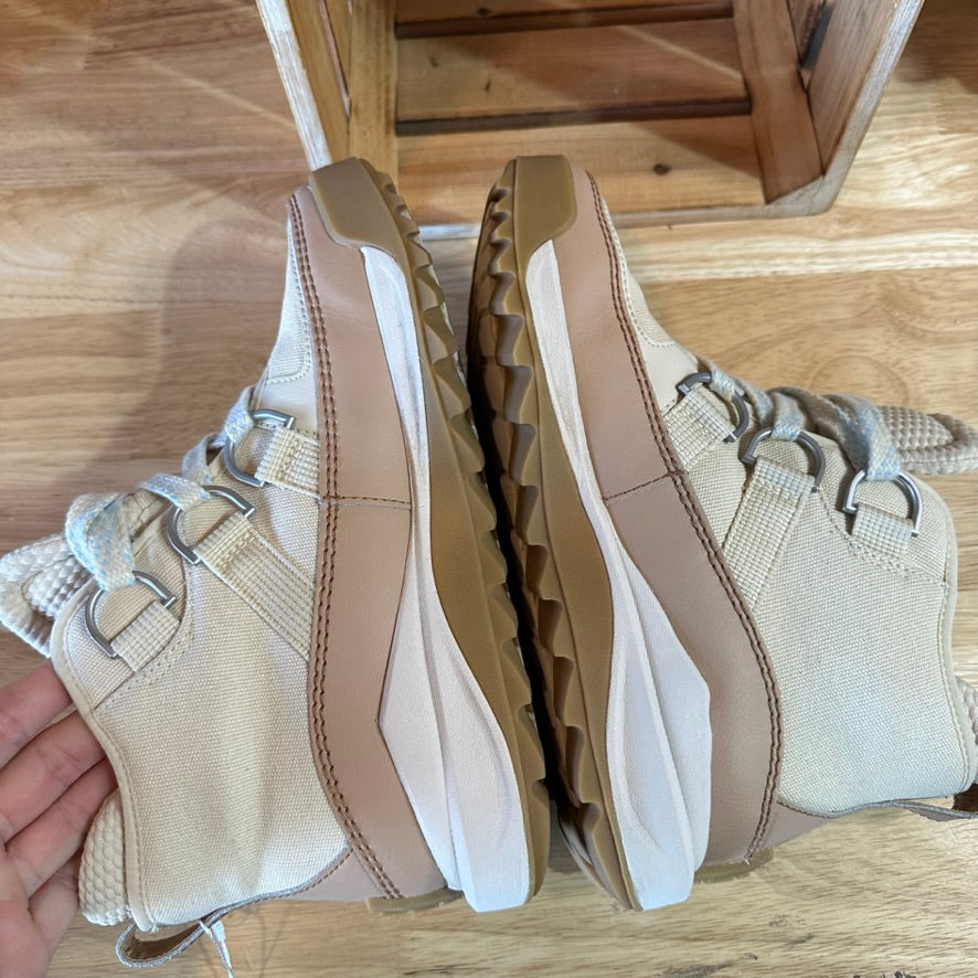 Sorel Woman's 9 Tan Boots