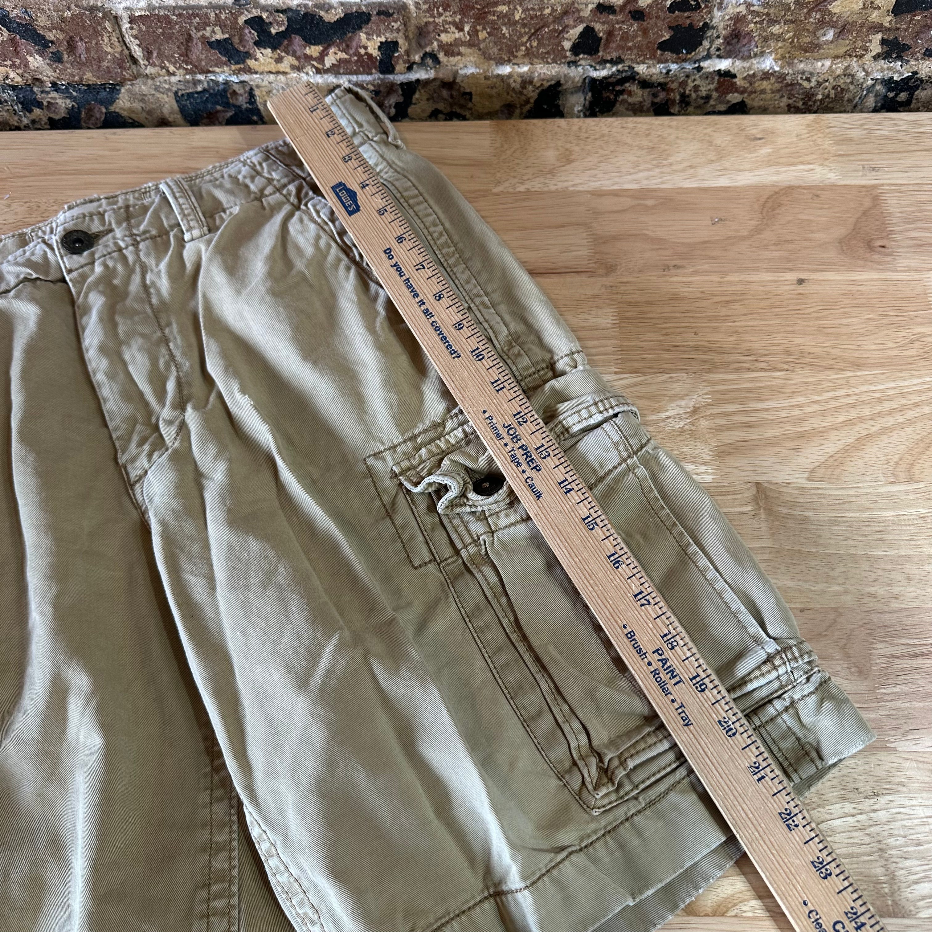 American Eagle Outfitters Classic Cargo Shorts Mens 34 Tan 11" inseam