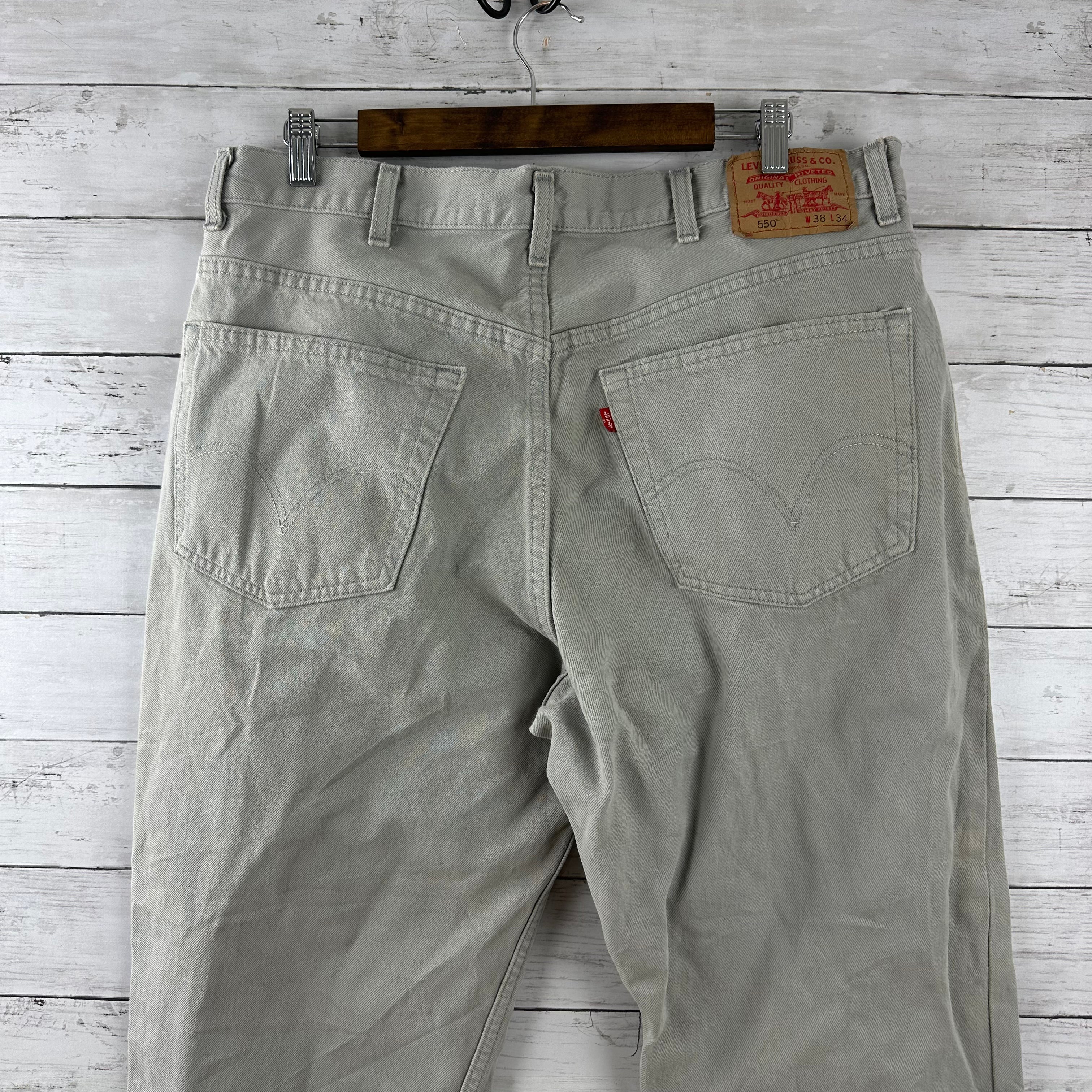 VTG Levi's 550 Jeans Mens 38x34 Gray Cotton Denim Relaxed Fit USA (36x31.5)