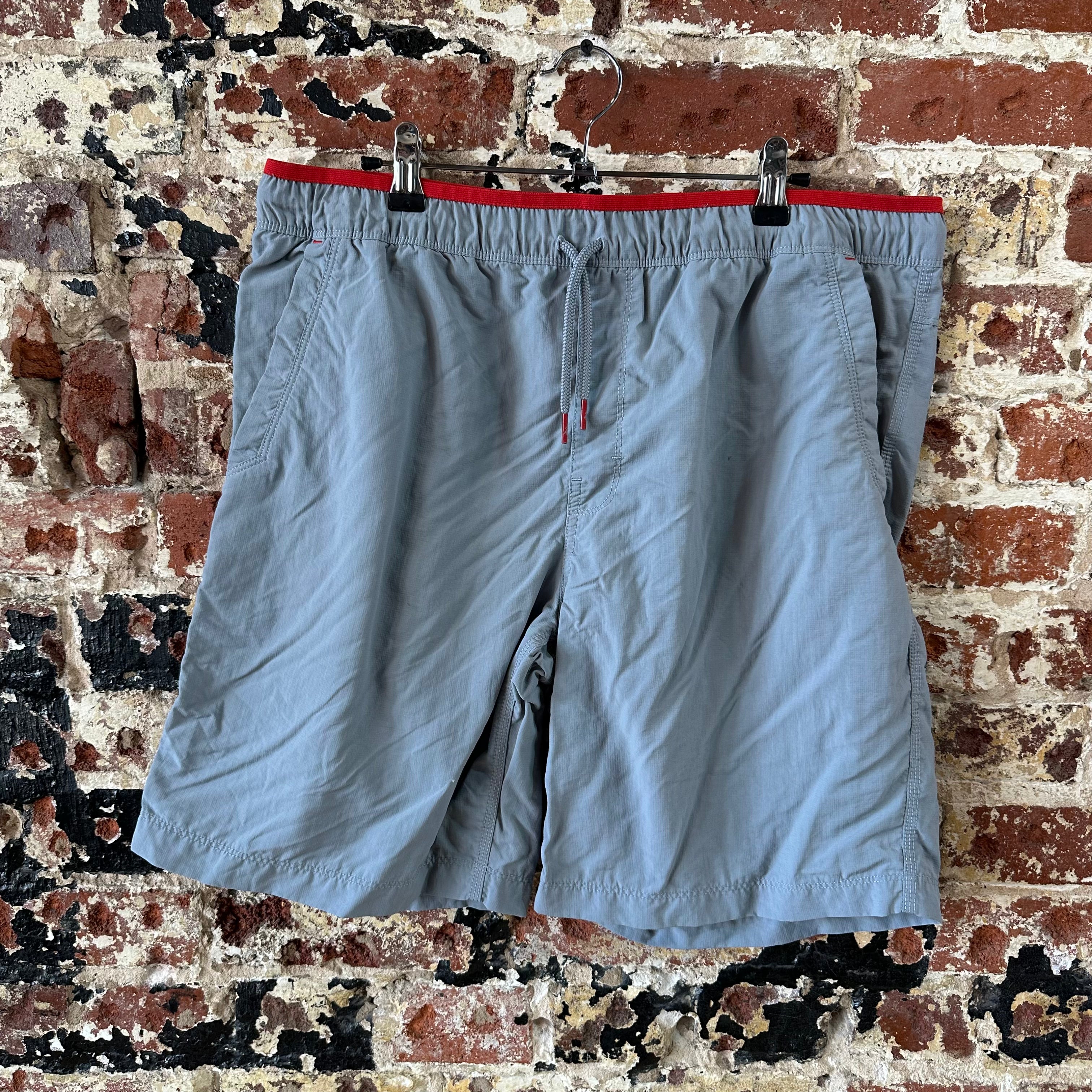 The North Face Shorts Men's Size Large Gray 36x8.5" Casual Gym
