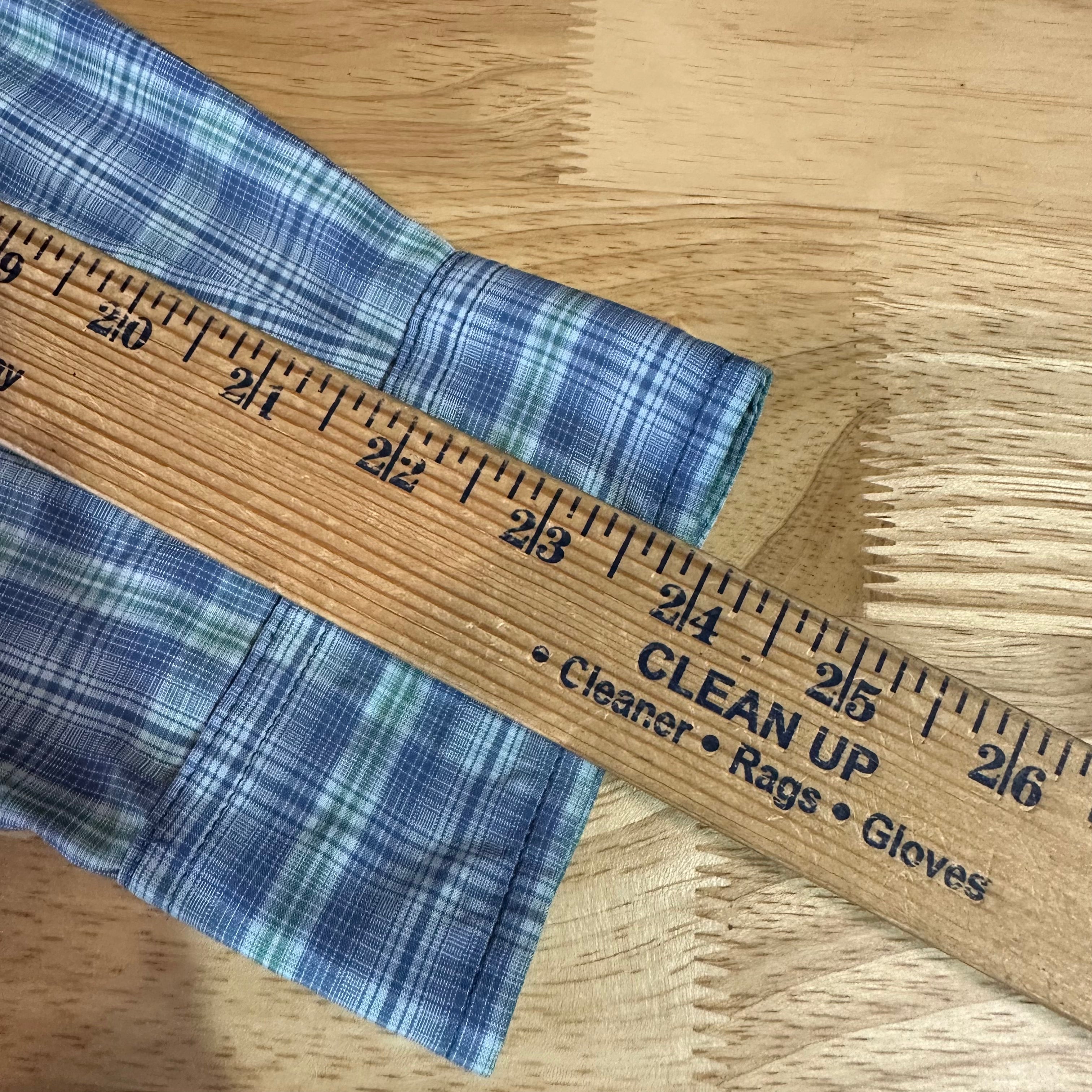 Duluth Trading Womens Medium Button Up Shirt Blue Plaid Long sleeve vented