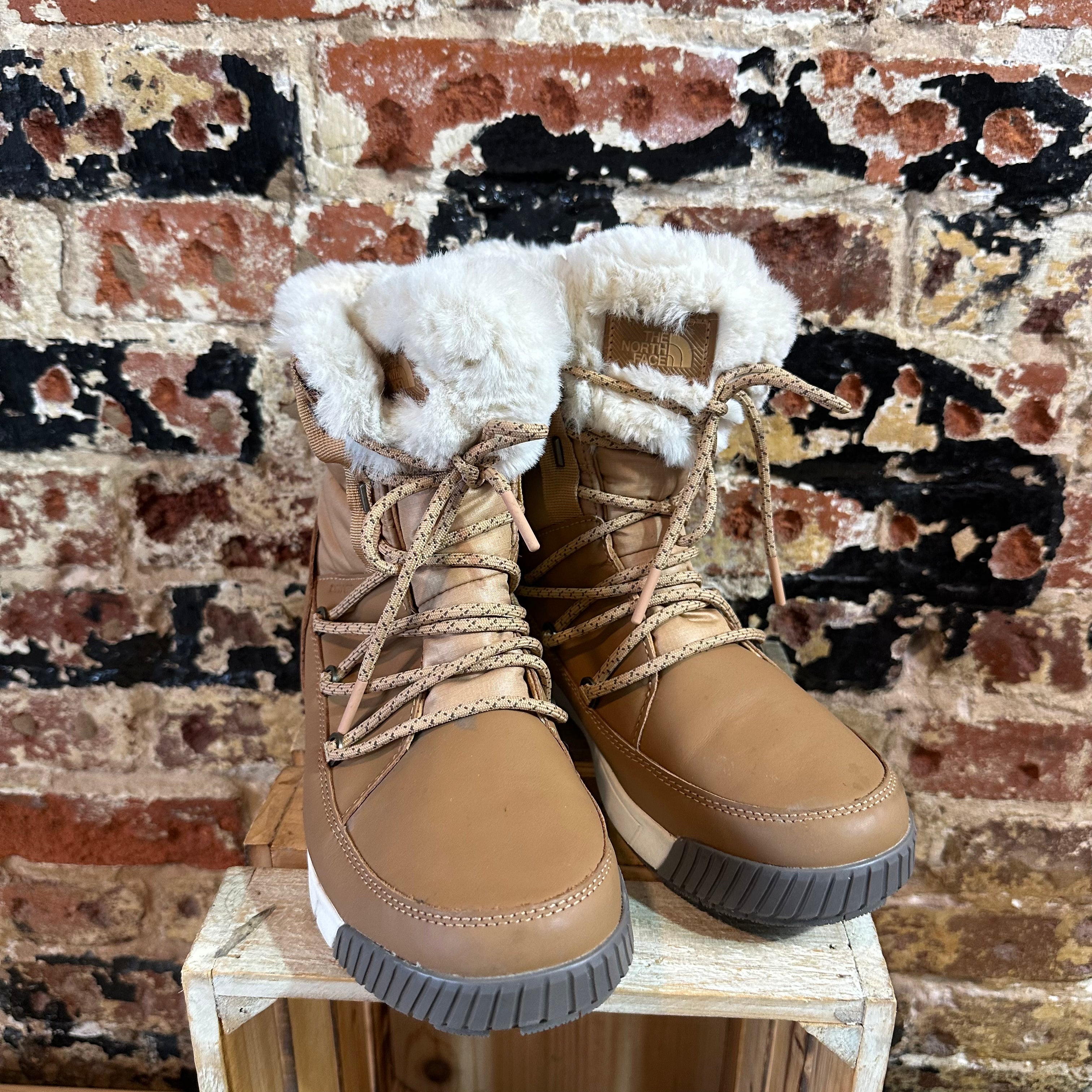 North Face Boots Woman's 9.5