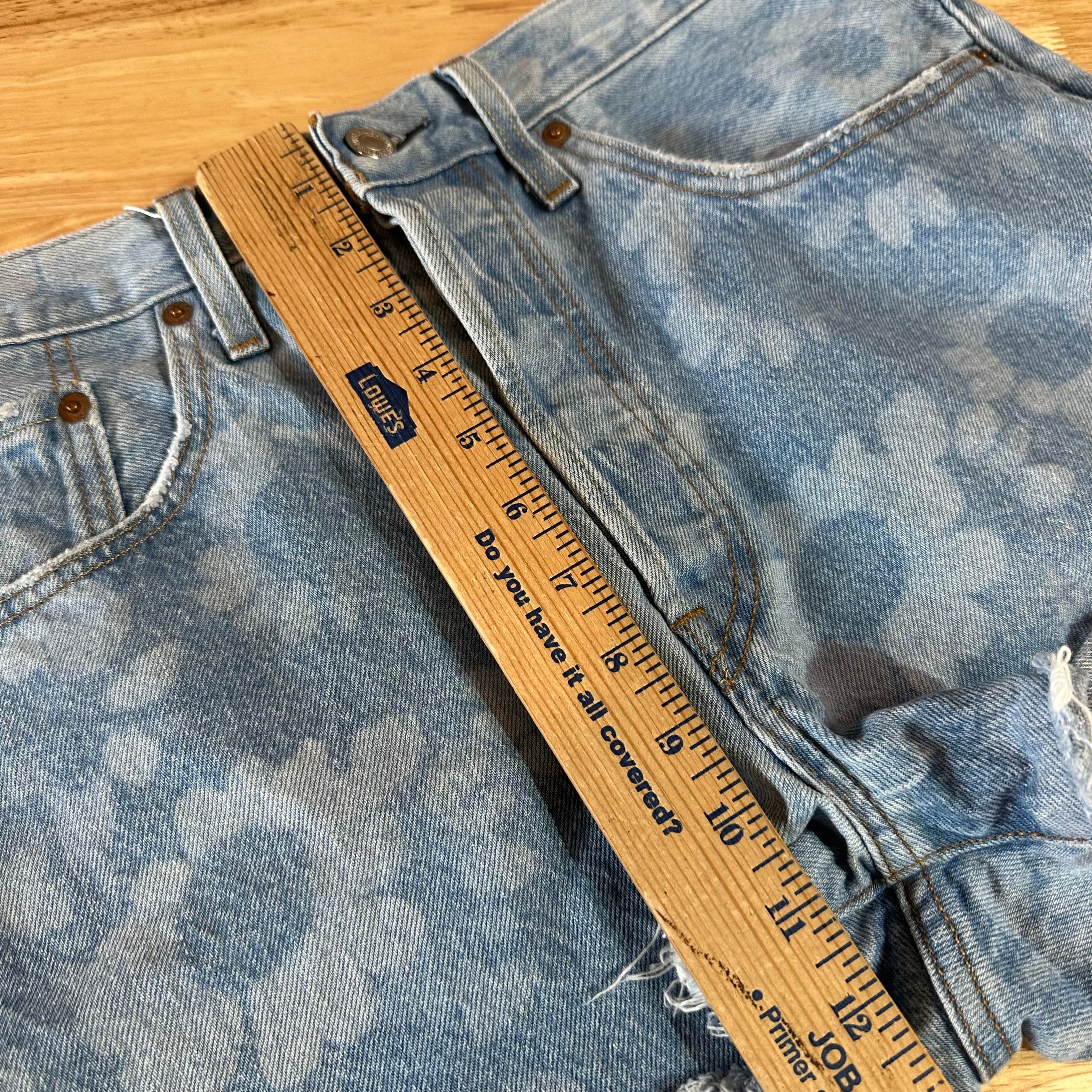 Levi's Cut Off Denim Jean Shorts Womens 32