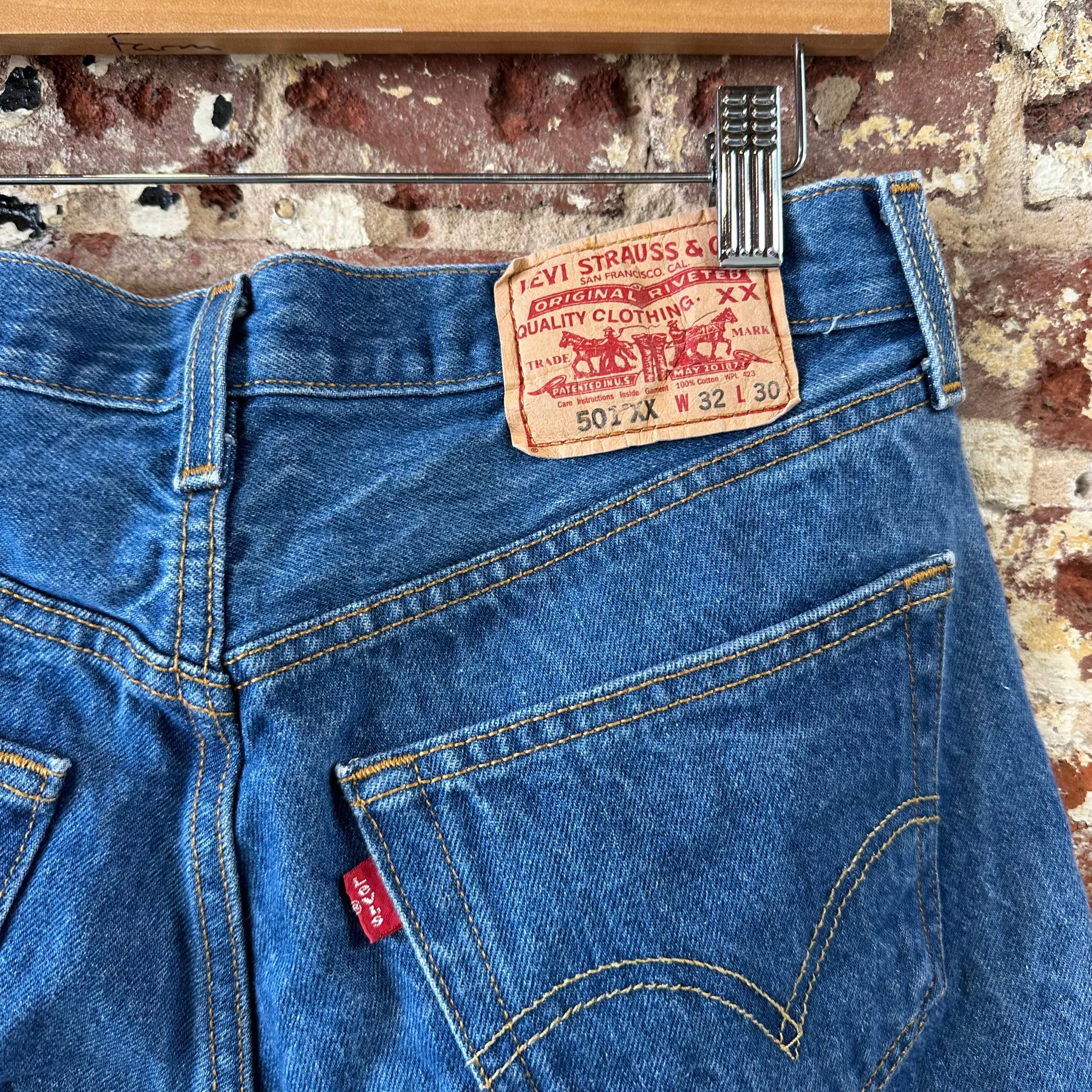 Levi's 501 Cut Off Denim Blue Jean Shorts Womens 32 - 30x7" inseam