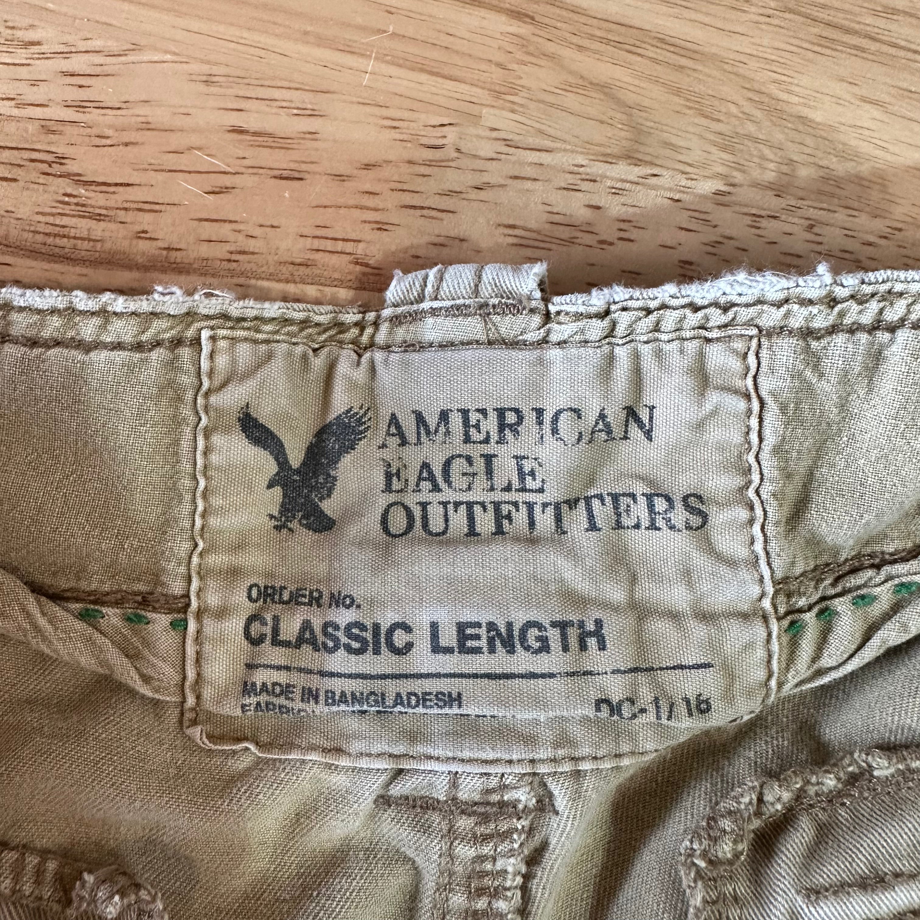 American Eagle Outfitters Classic Length Cargo Shorts Mens 33 Tan 11" inseam