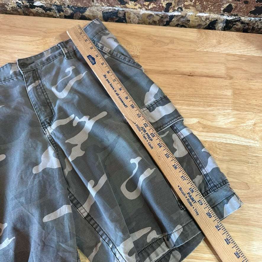 Faded Glory Camo Cargo Shorts Mens 36