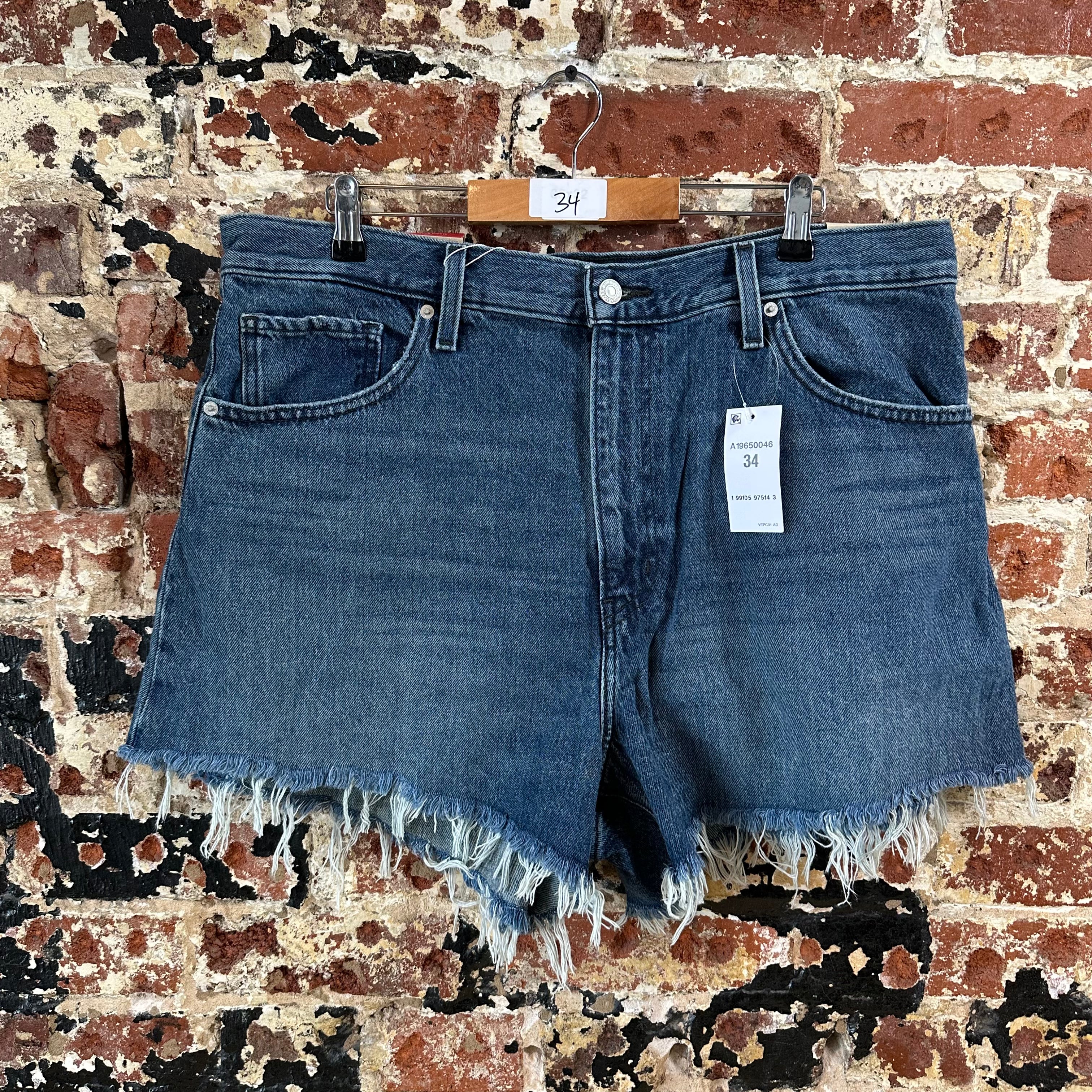 Levi's Jean Shorts Womens 34 NEW