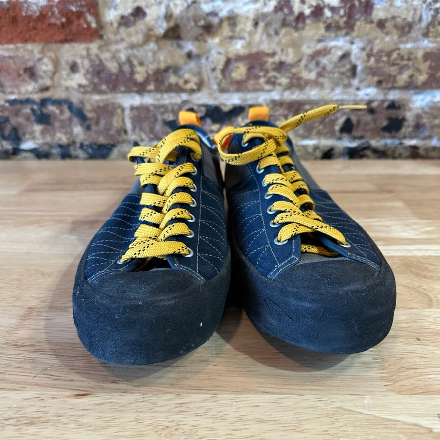 Fronteer Mens 11 Blue Shoes