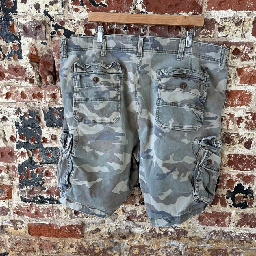 American Eagle Camo Cargo Shorts Men’s 42 Extreme Flex Army