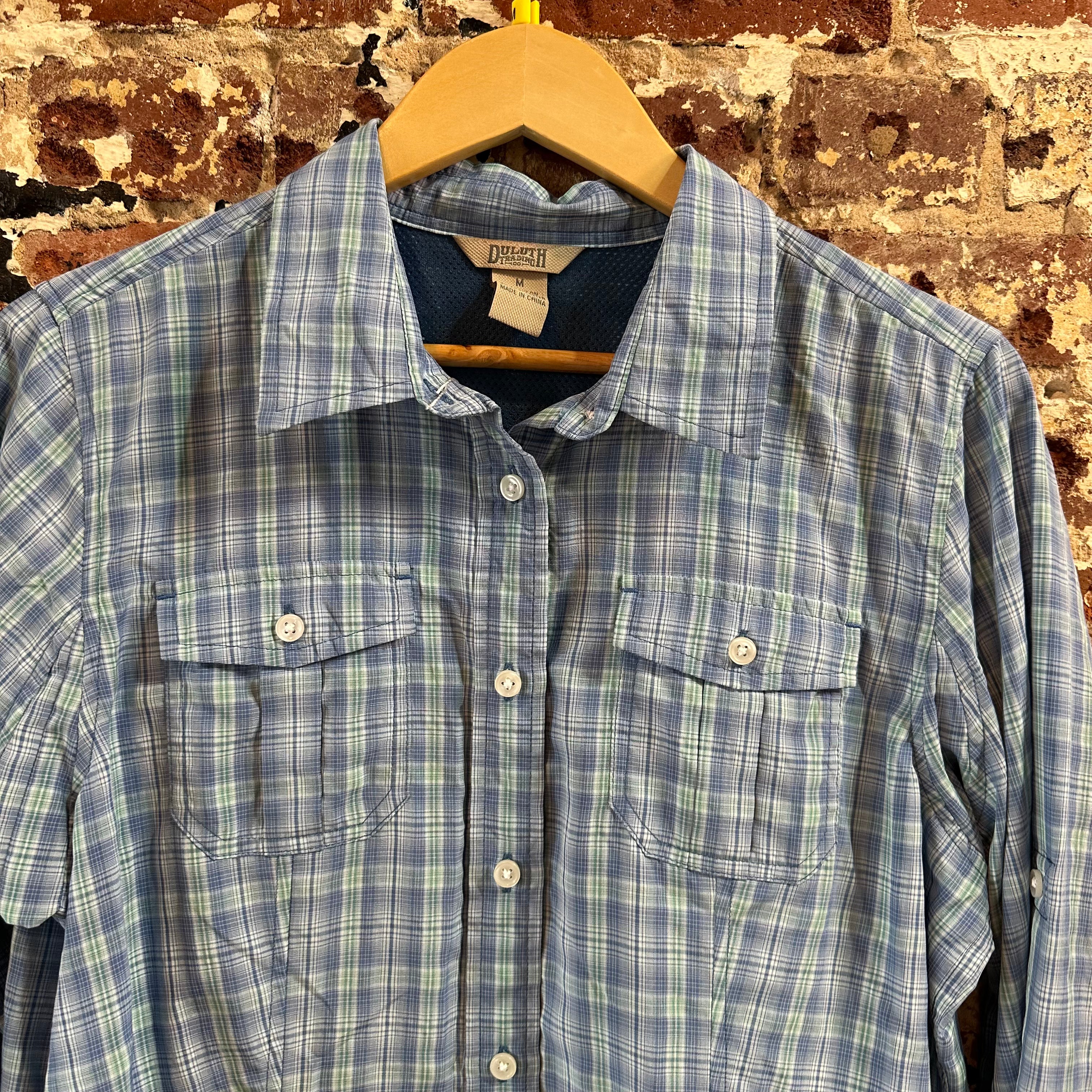 Duluth Trading Womens Medium Button Up Shirt Blue Plaid Long sleeve vented