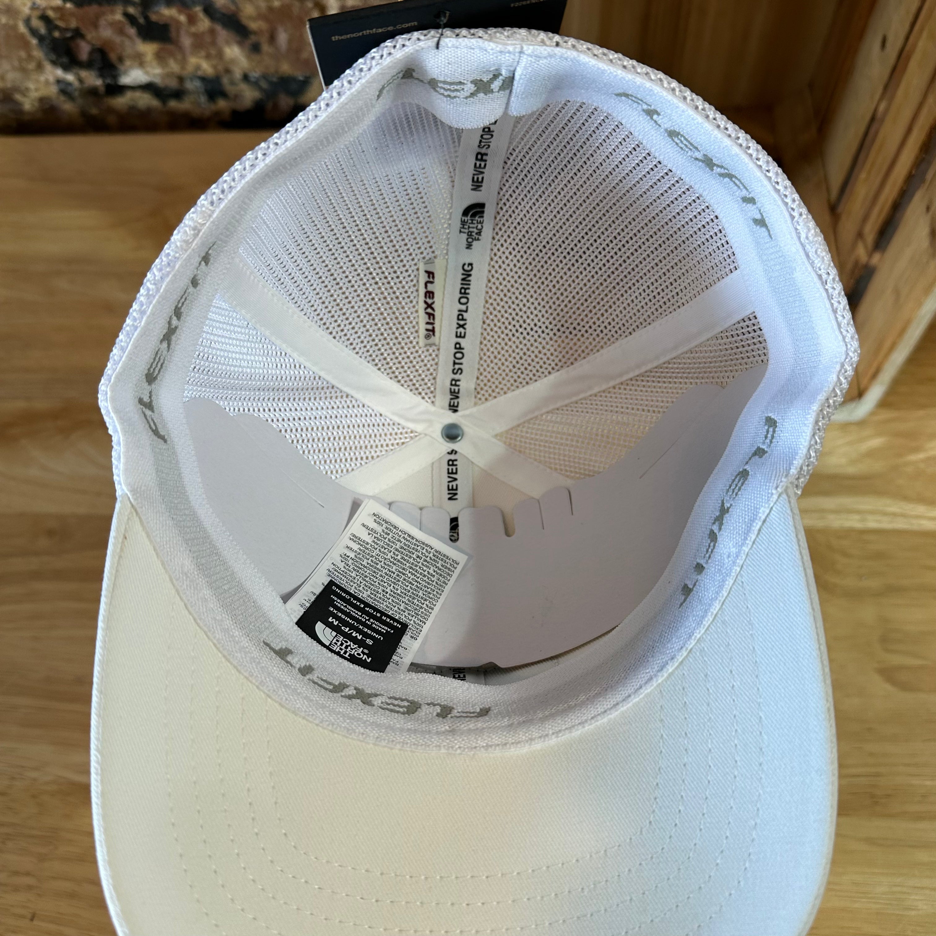 North Face S/M Fitted White Hat NEW