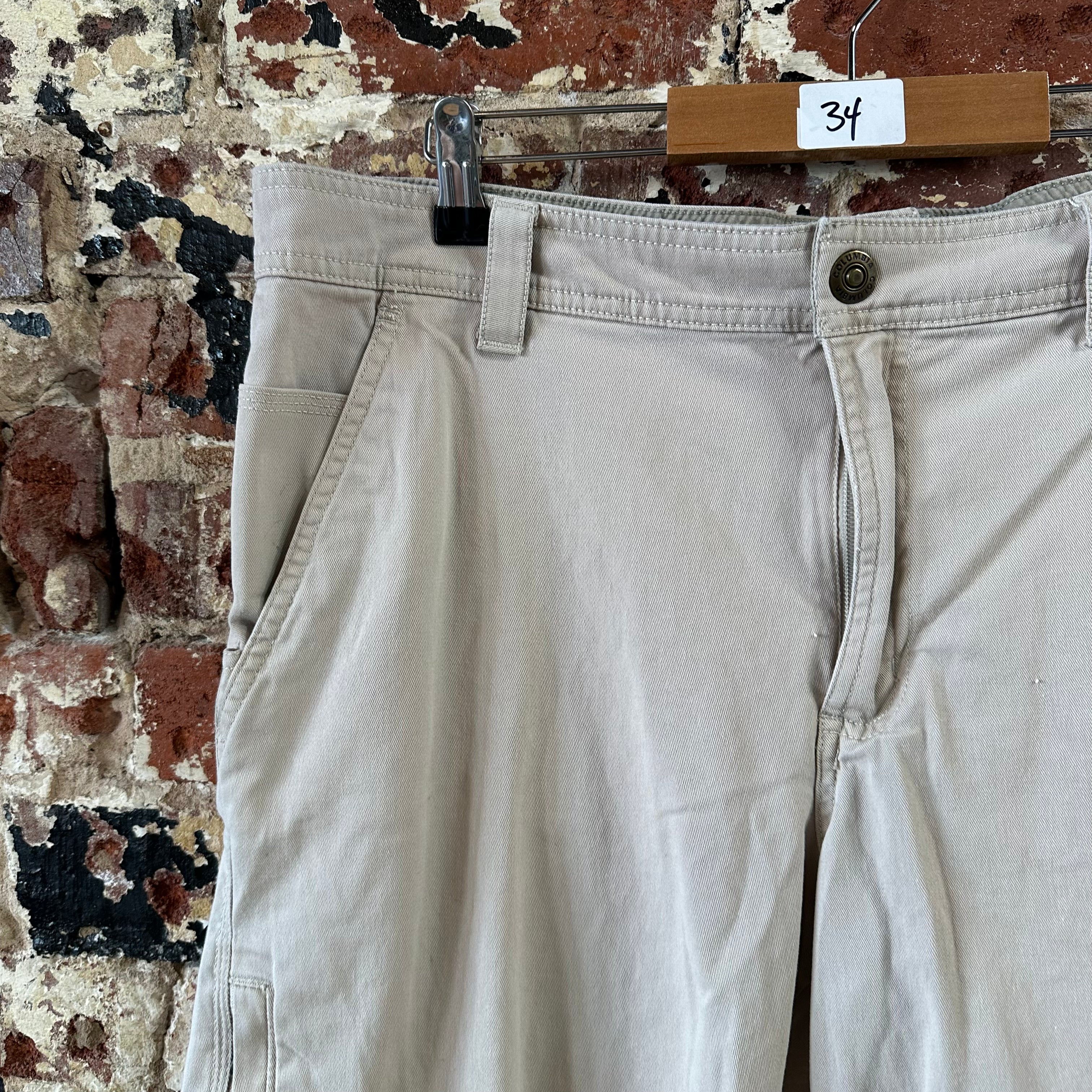 Columbia Mens 34 Tan Shorts
