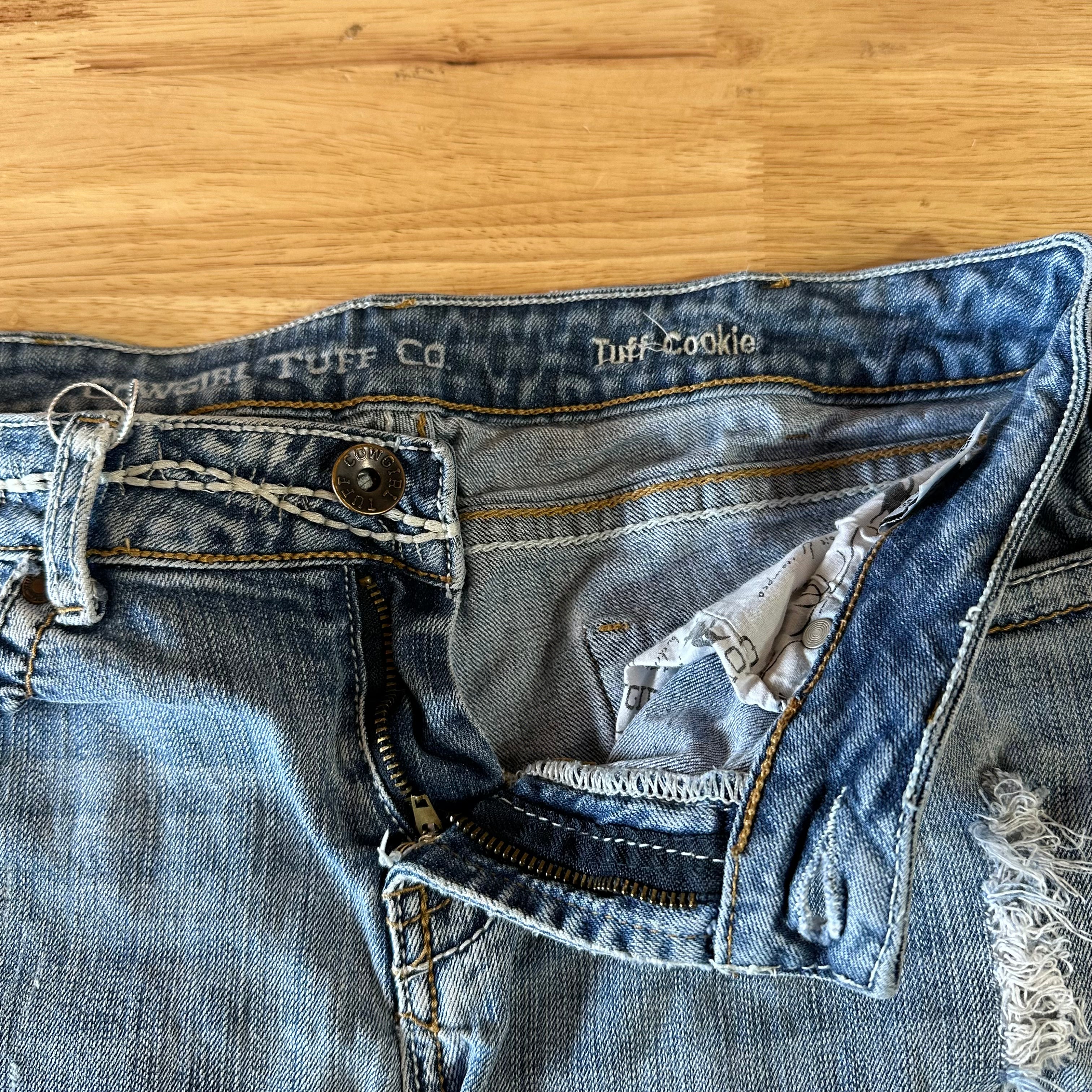 Cowgirl Tuff Cut Off Denim Jean Shorts Womens 31