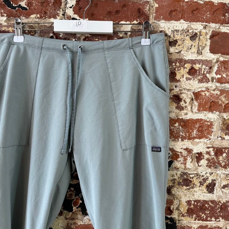 Patagonia All Out Womens 10 Bluish Gray Capris 33x23.5"