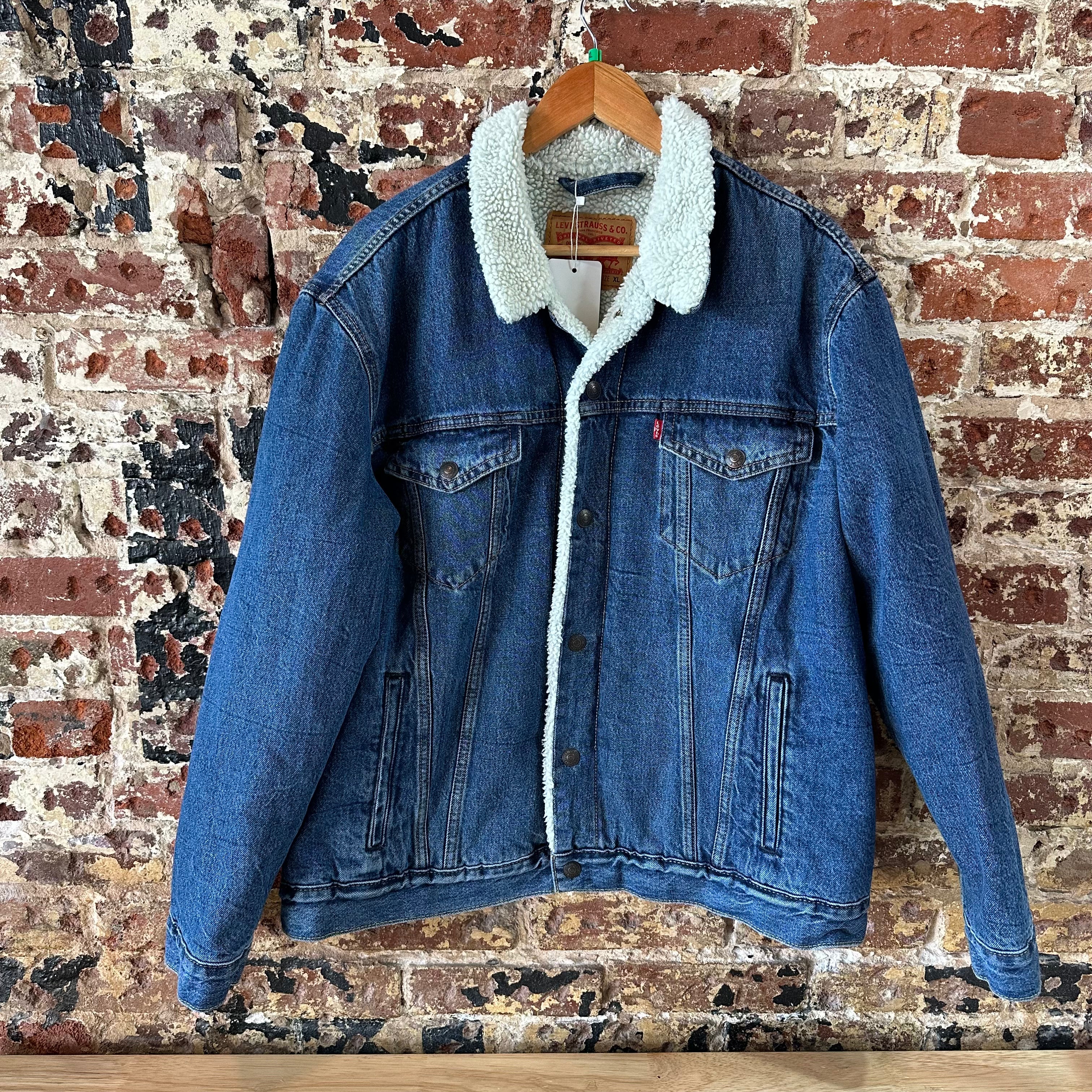 Levi's Jean Jacket Sherpa Lined Trucker Style Blue Denim Mens size XL Classic