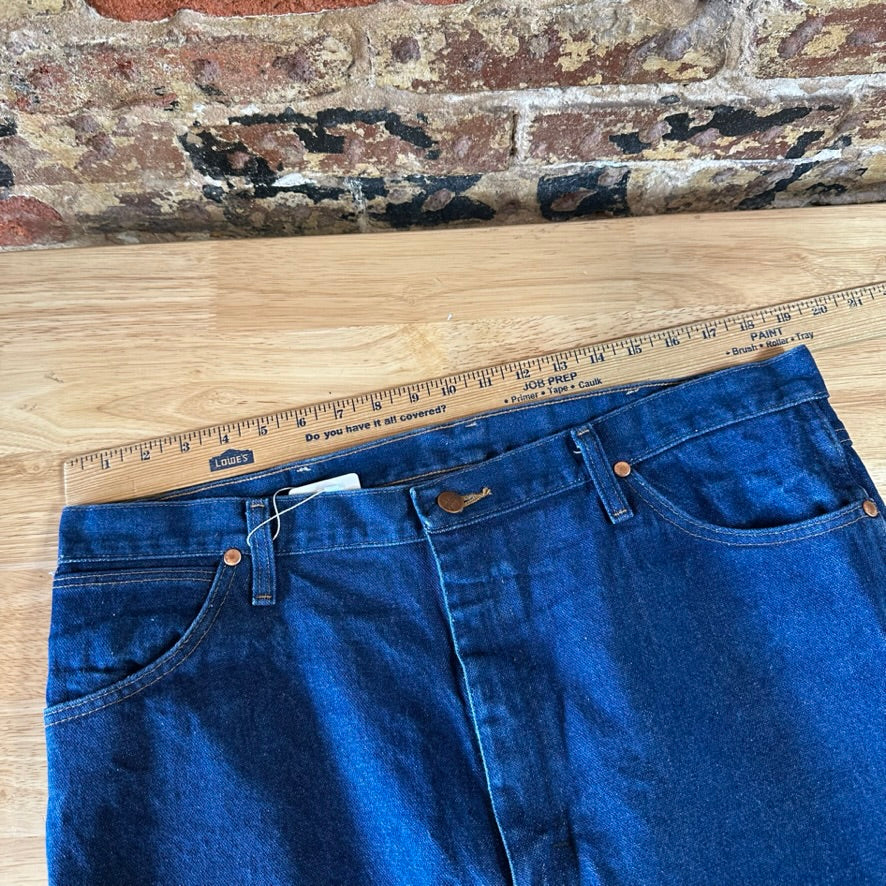 Wrangler Mens 38x34 Blue Jeans