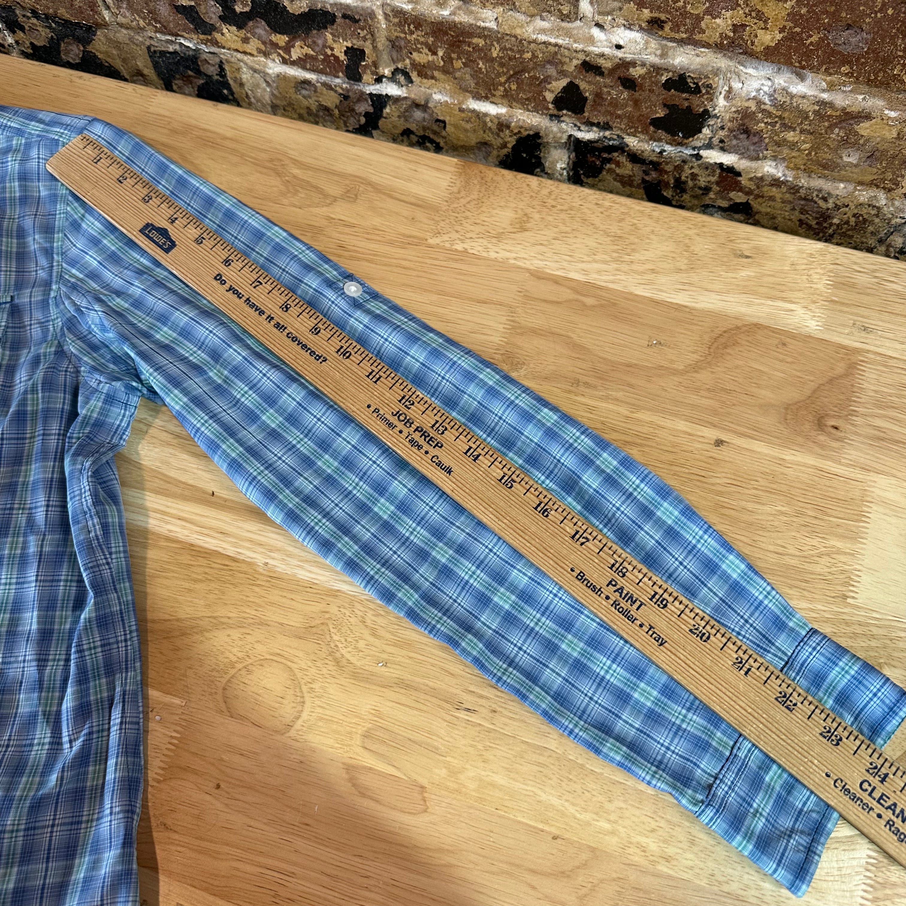 Duluth Trading Womens Medium Button Up Shirt Blue Plaid Long sleeve vented