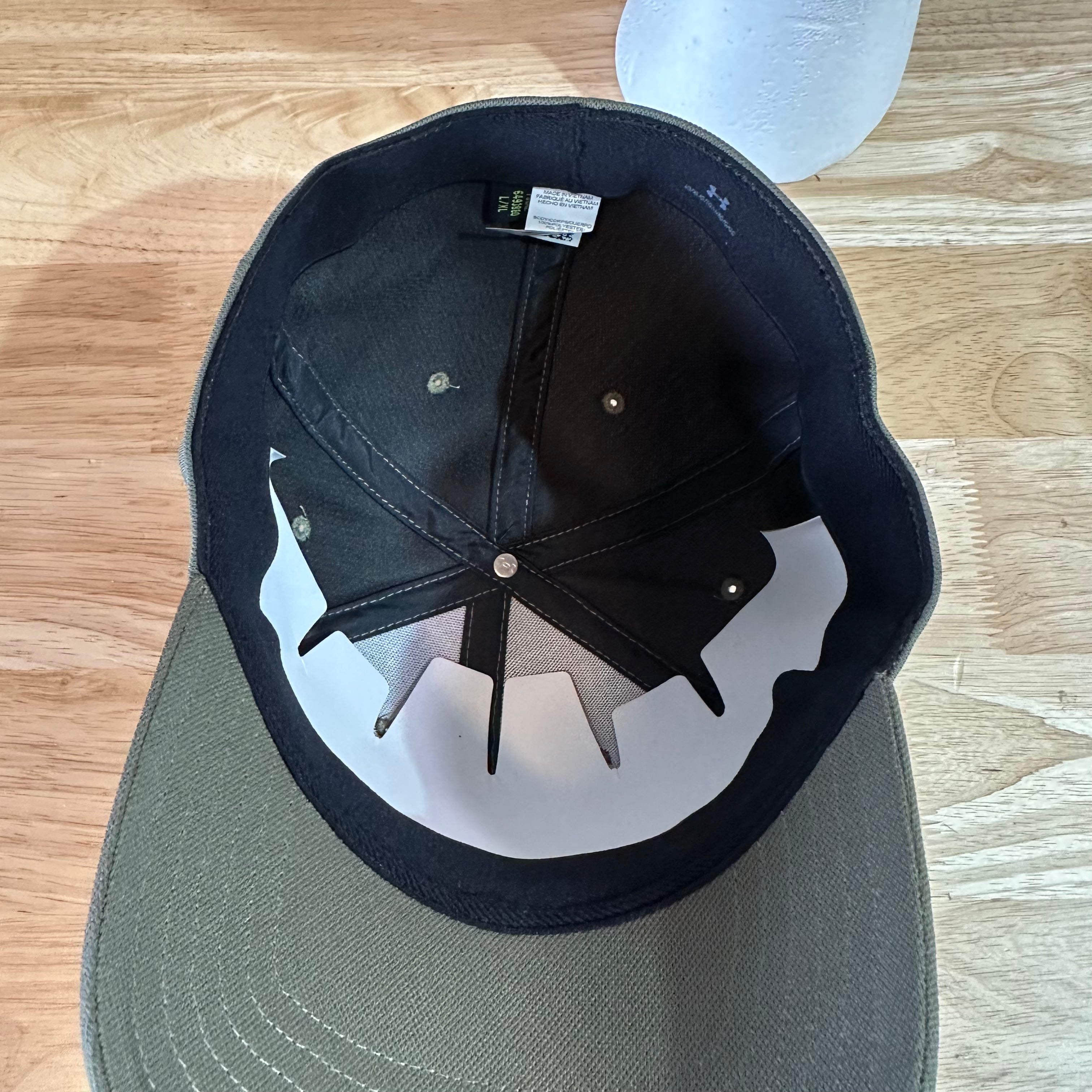 Under Armour UA Men's Green w/black logo Classic Fit L/XL Cap Hat NWT