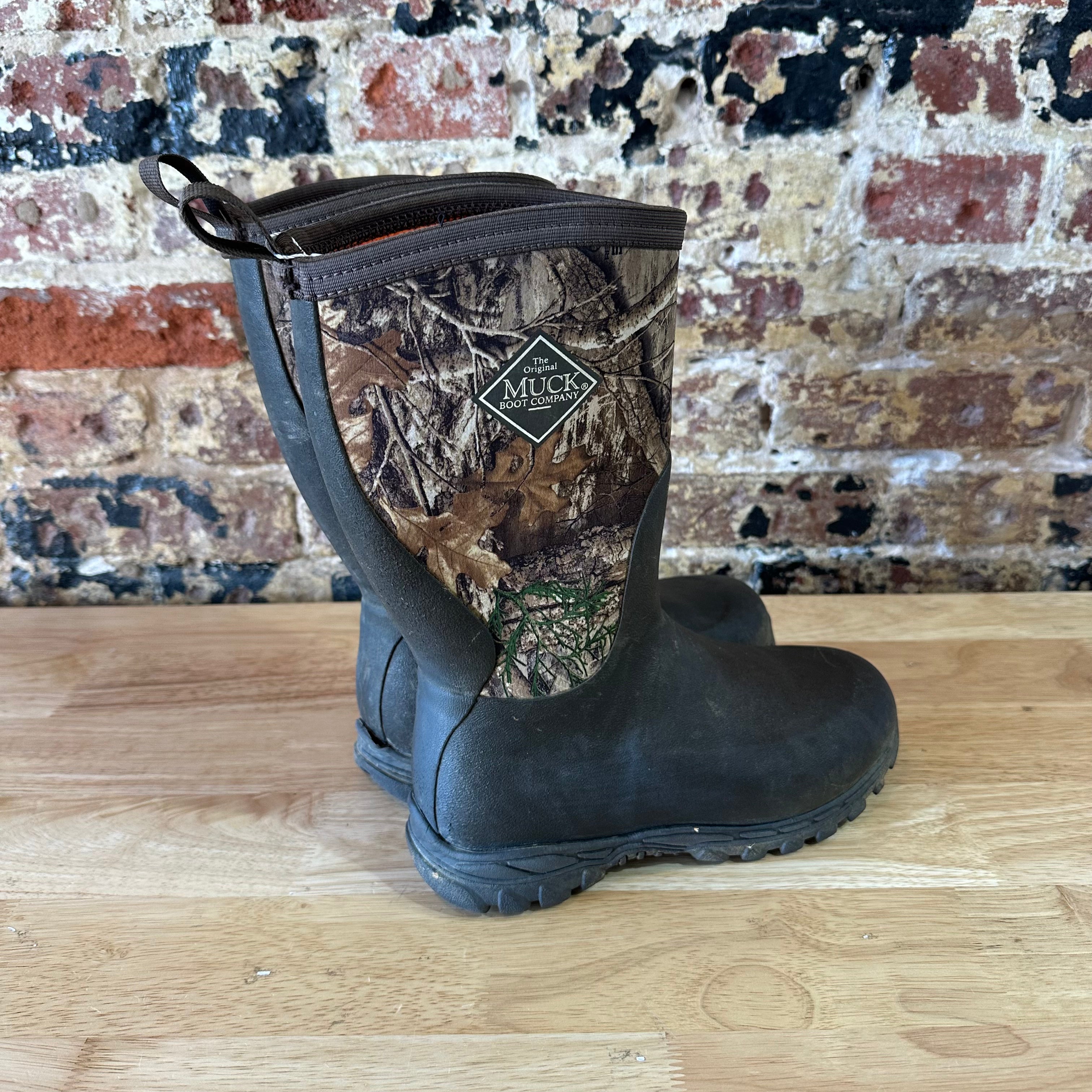 Muck Boots youth Boys Size 5 Camo Hunting Chore Mud