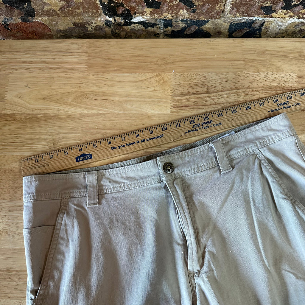 Columbia Mens 34 Tan Shorts