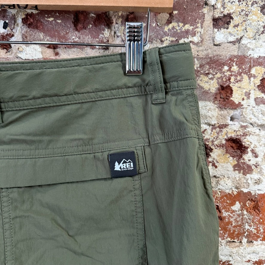 REI Womens 8 Green Shorts