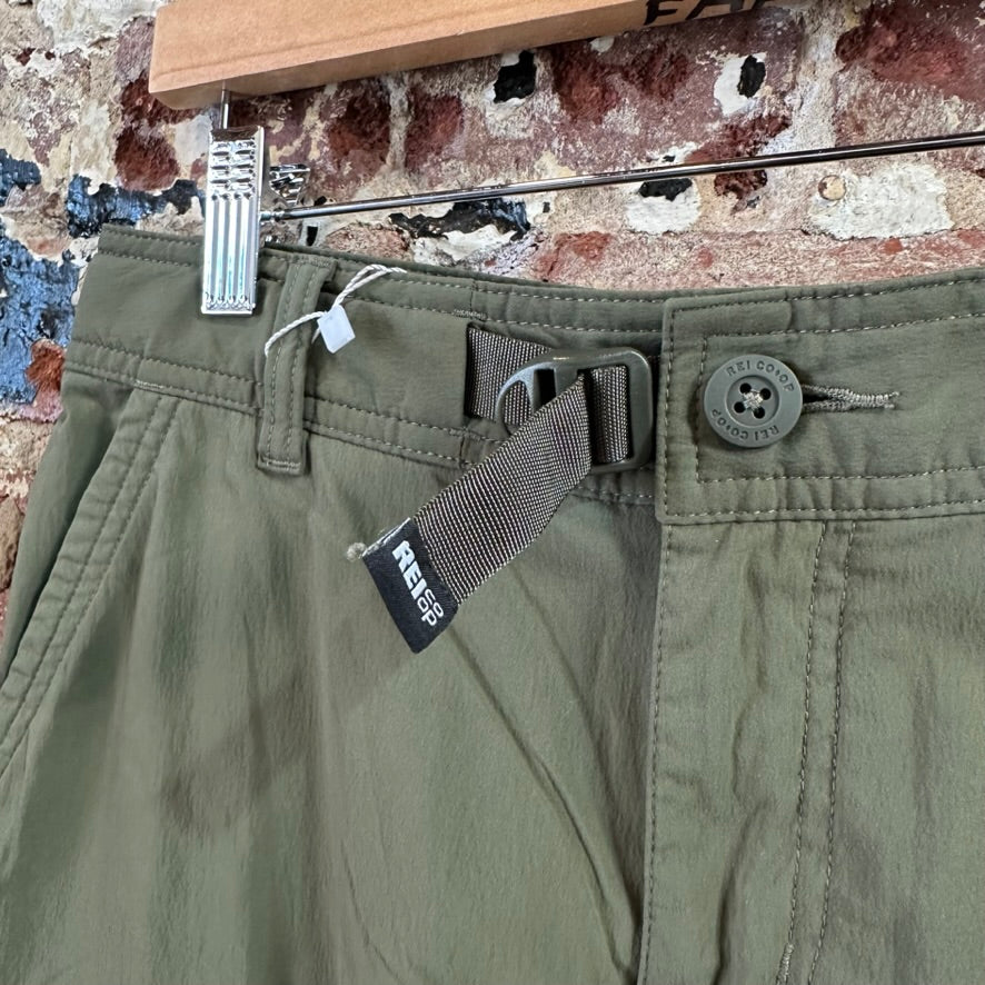 REI Womens 8 Green Shorts
