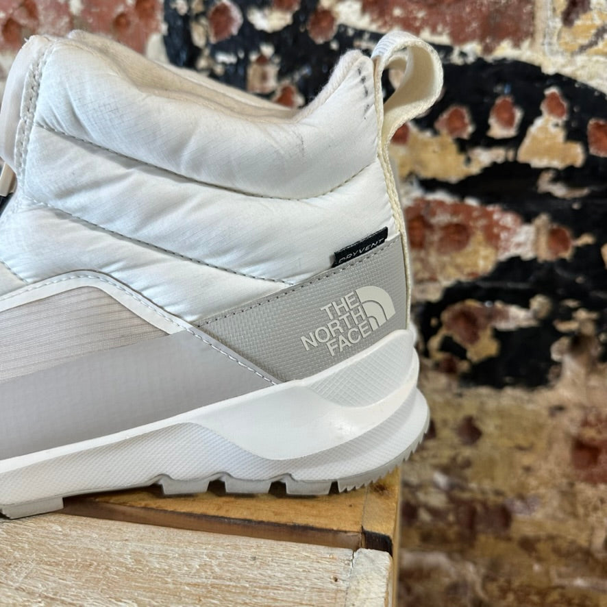 North Face Woman's 8 Cream Boots