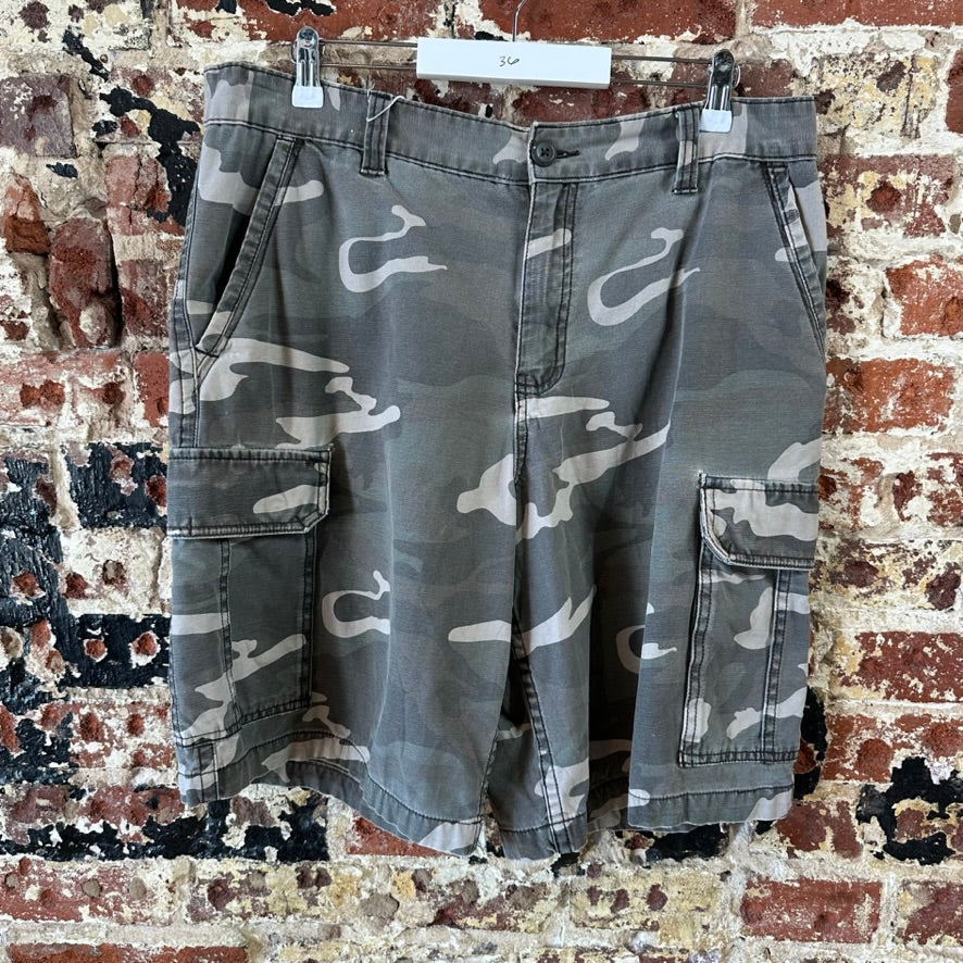 Faded Glory Camo Cargo Shorts Mens 36