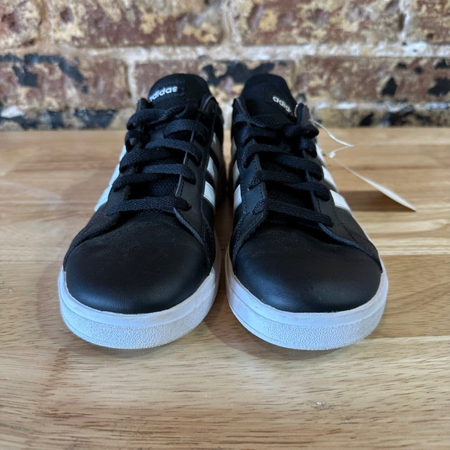 Adidas Youth Sneakers Size 4