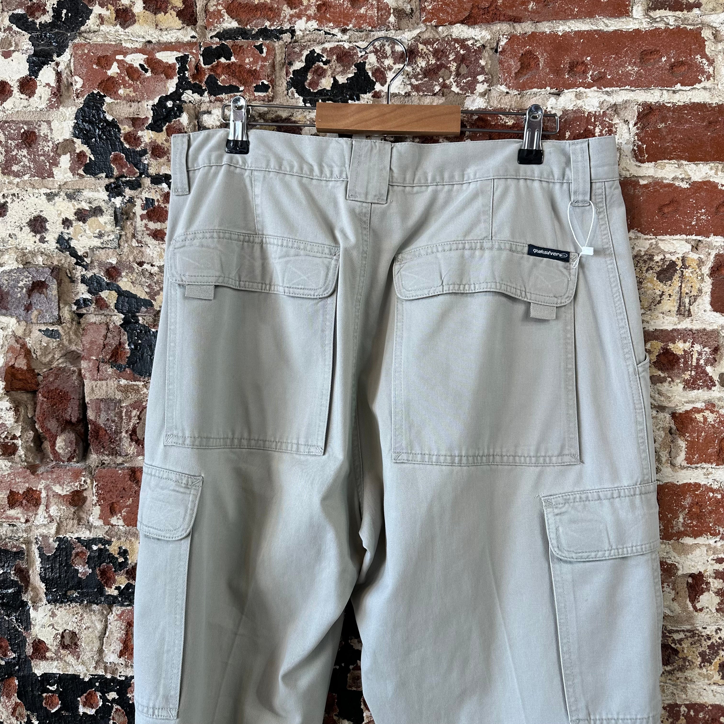 VINTAGE Quiksilver Cargo Pants Mens Straight Skater Surf Utility Men 34x30 Y2K