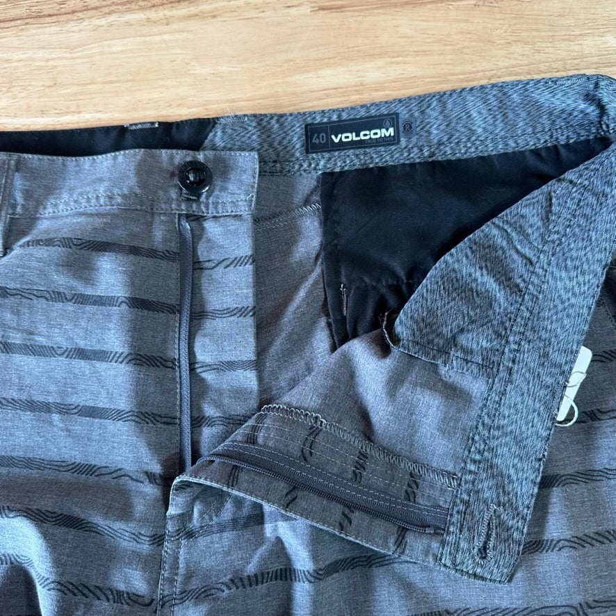 Volcom Shorts Mens 40