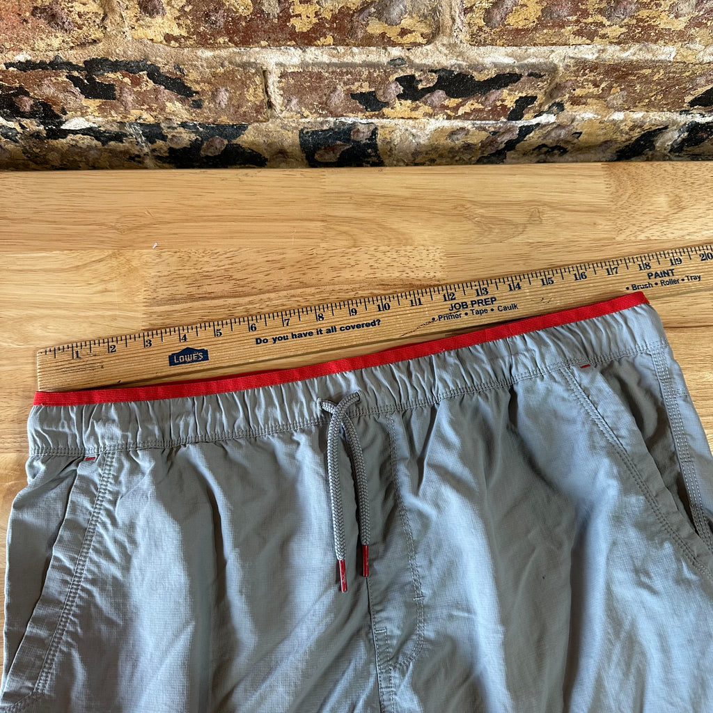 The North Face Shorts Men's Size Large Gray 36x8.5" Casual Gym