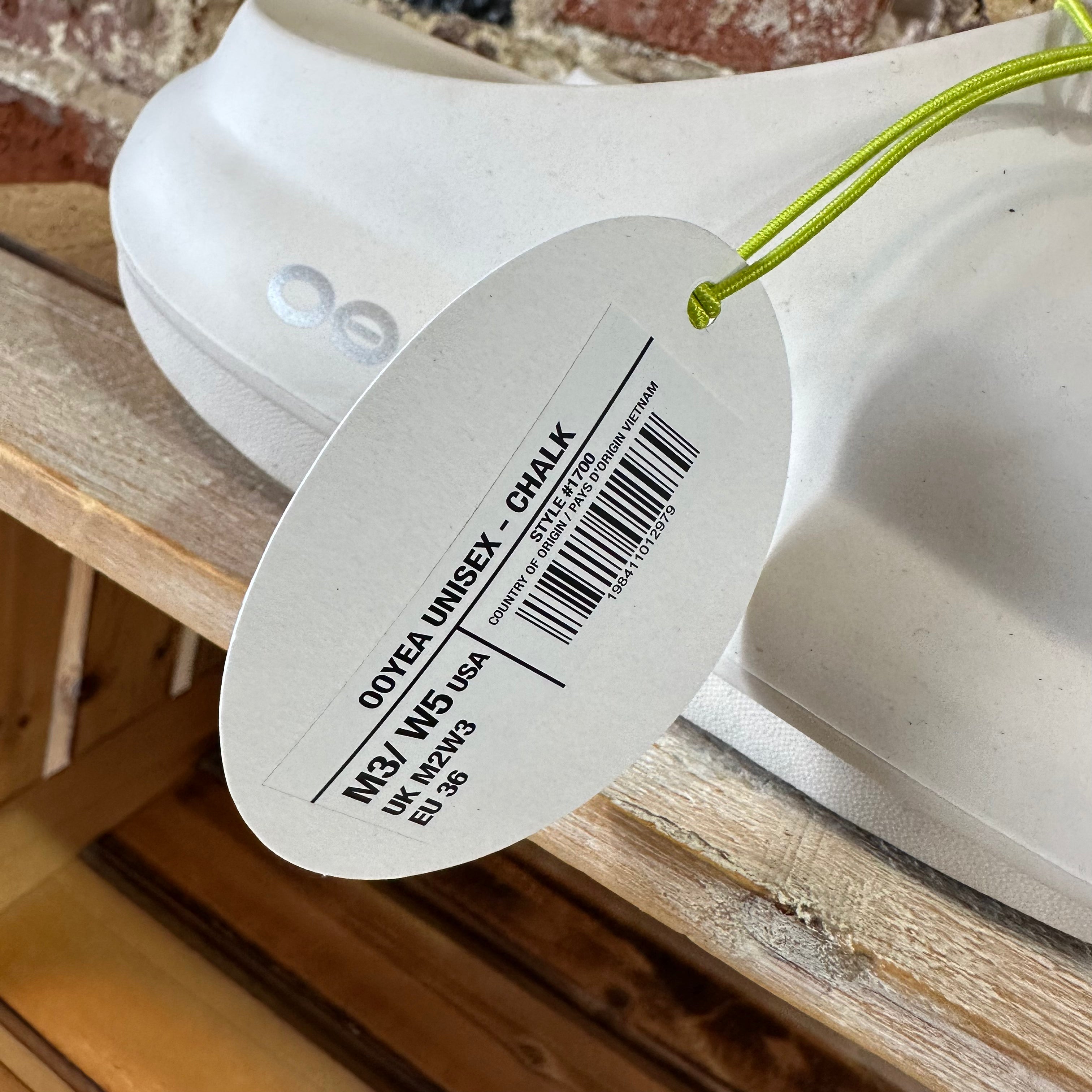Oofos Mens 3 Womens 5 White Sandals NEW